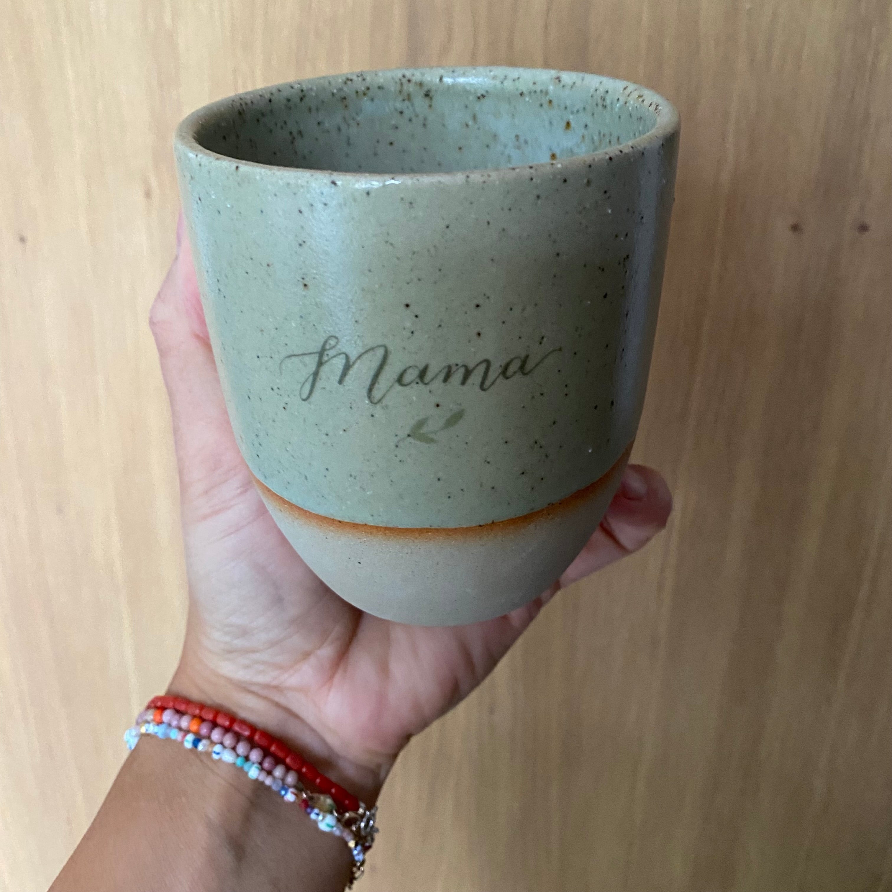 To go kop Mama - evergreen - håndlavet keramik