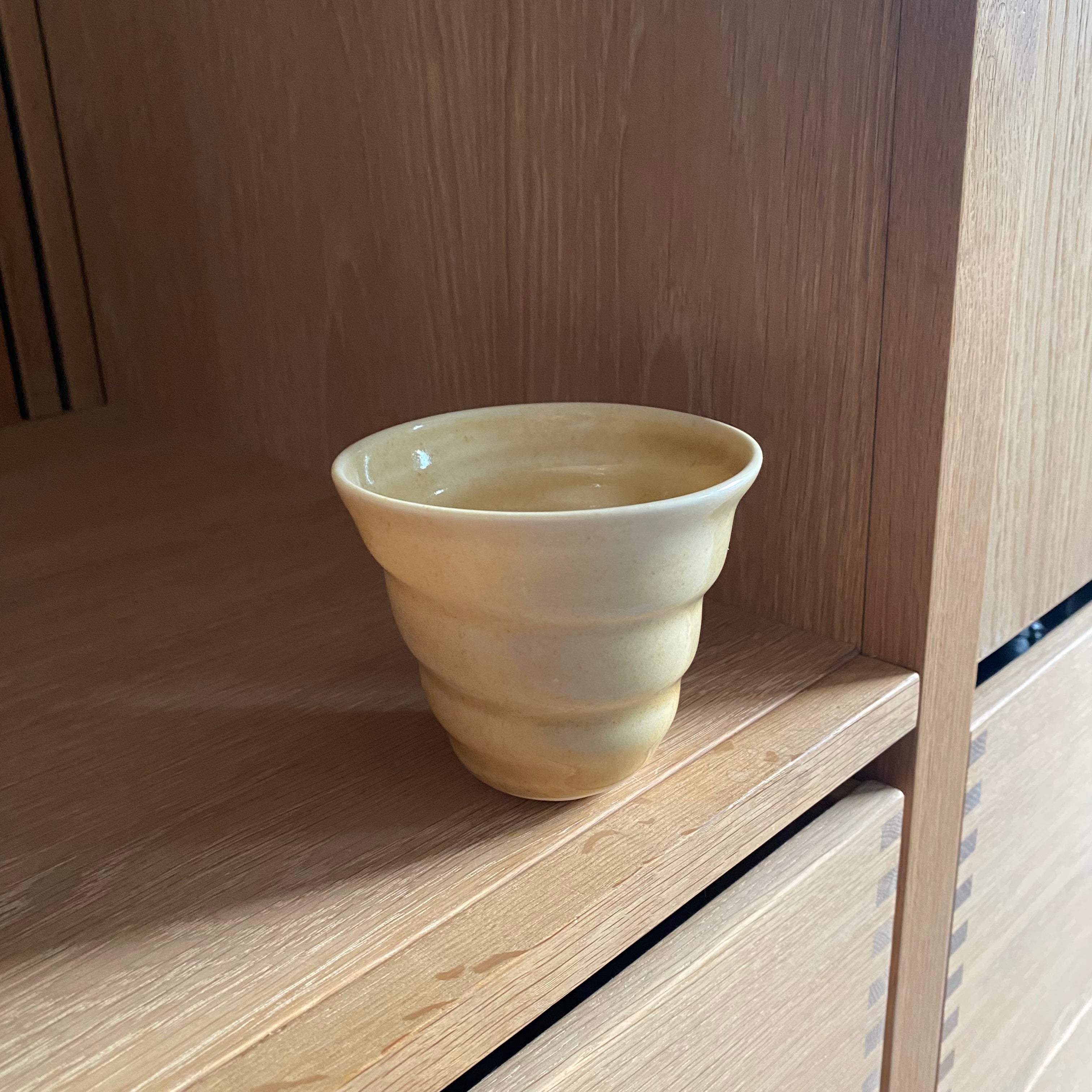 Porcelæn spiralkop latte - svag gyldengul