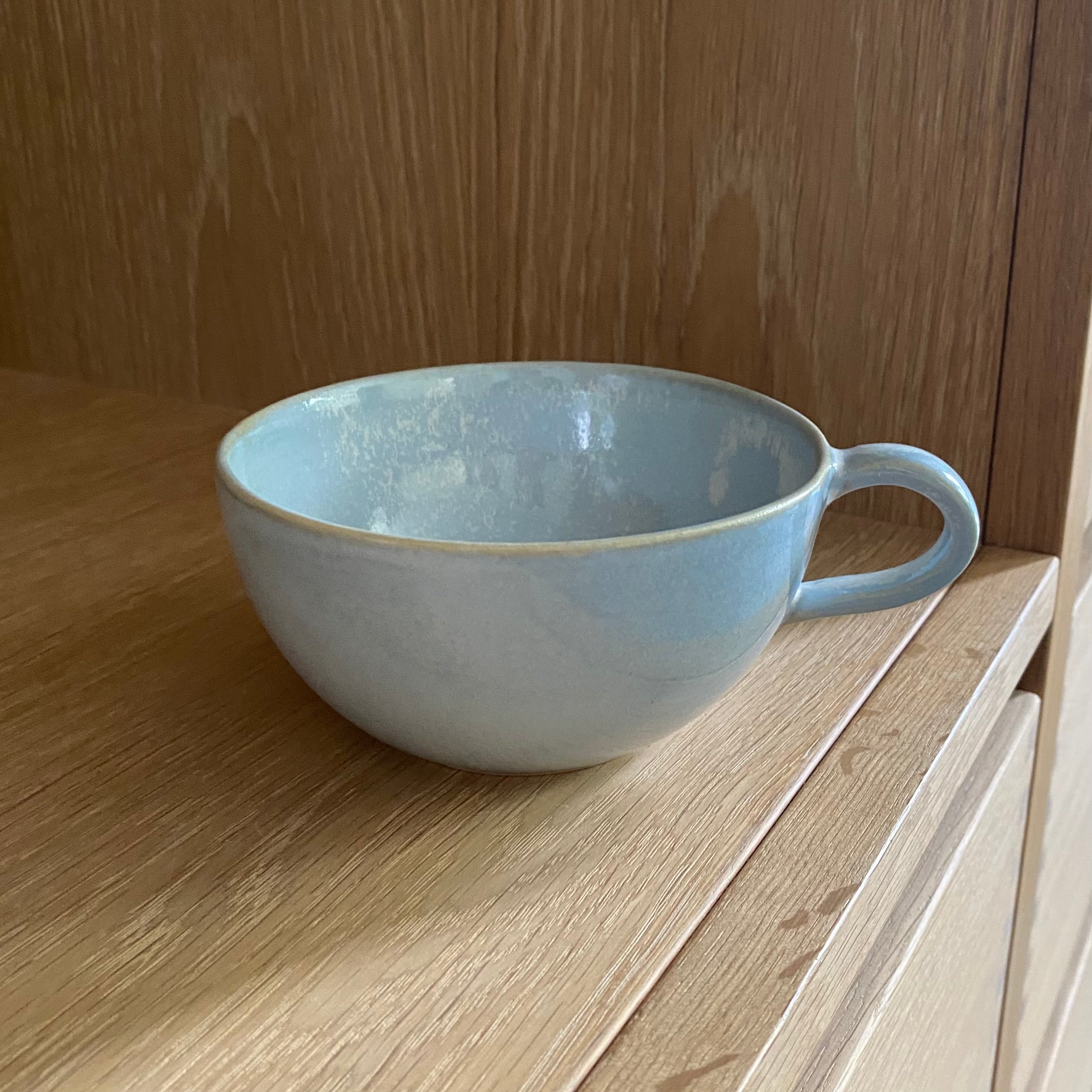 Håndlavet tekop lav Tone Sky Blue – dansk keramik i unik sky blue glasur fra Wauw Design