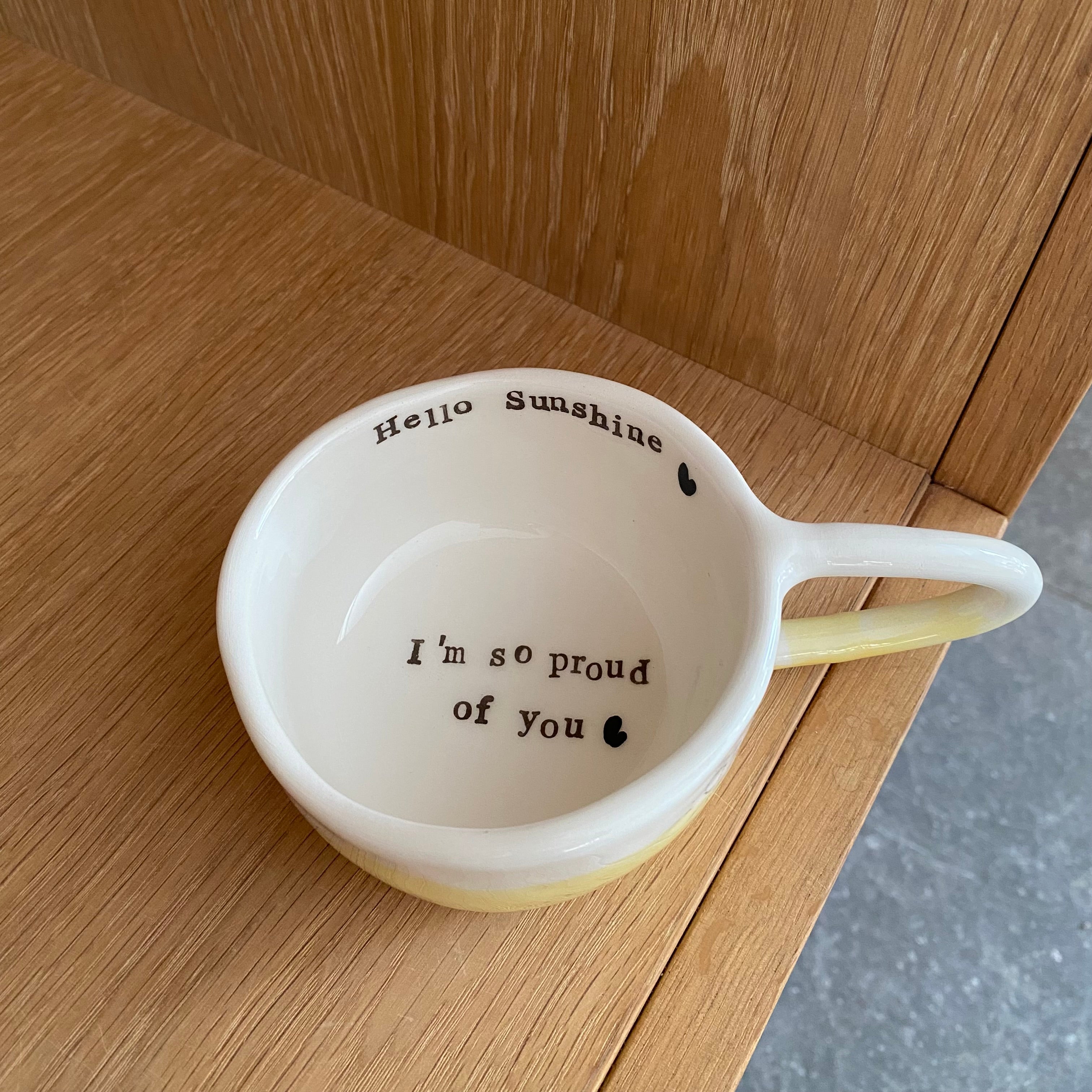 Håndlavet kop med hank og tekst, Hello Sunshine, I'm so proud of you - personlig gave