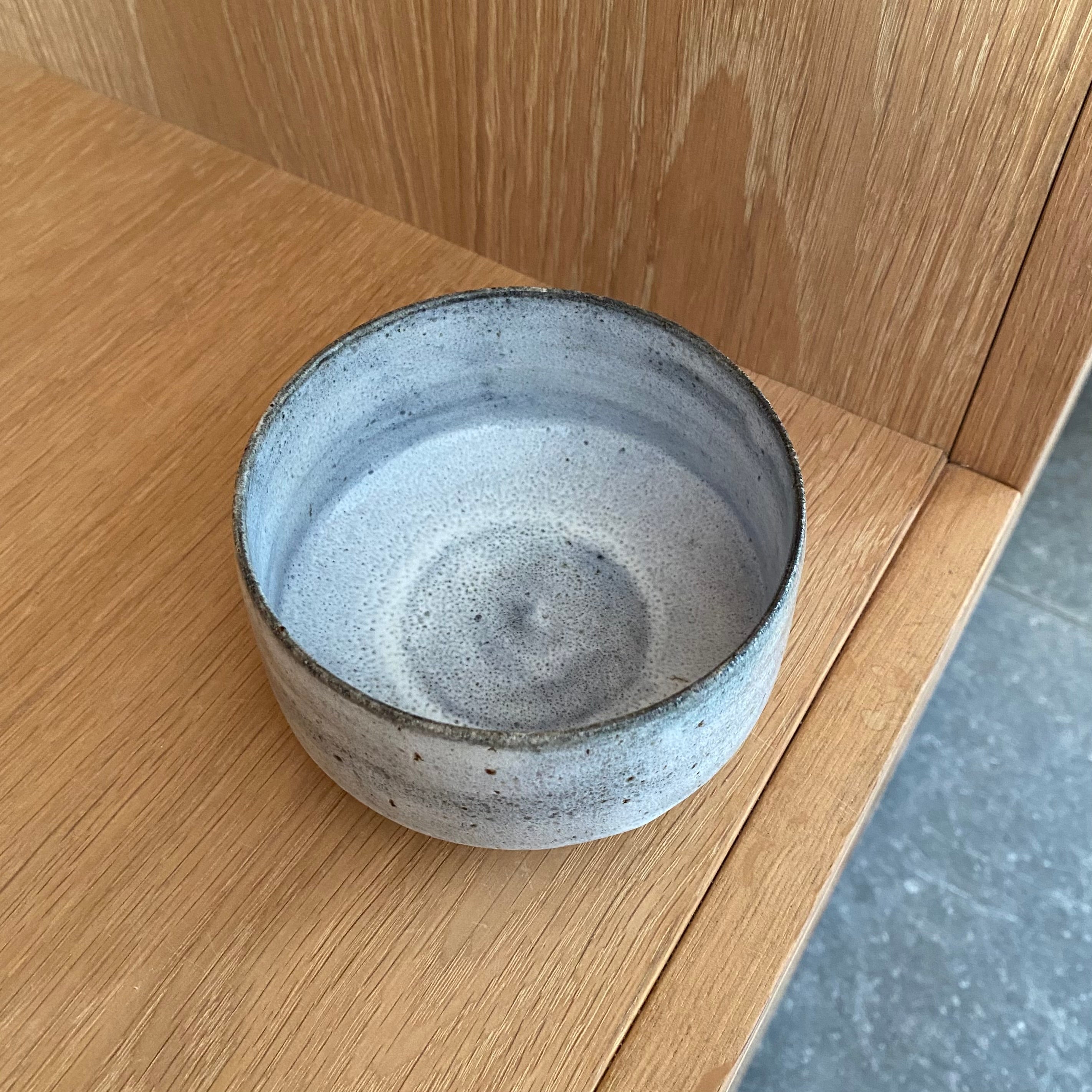 Matcha kop chawan 'ocha no jikan' - lyseblå og sand - håndlavet