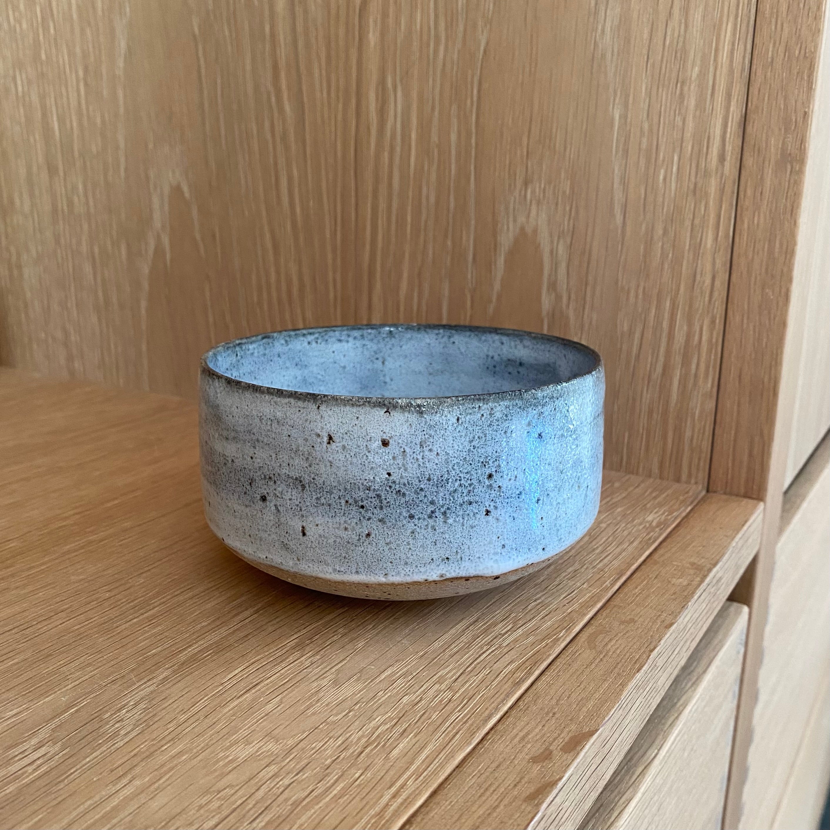 Matcha kop chawan 'ocha no jikan' - lyseblå og sand - håndlavet