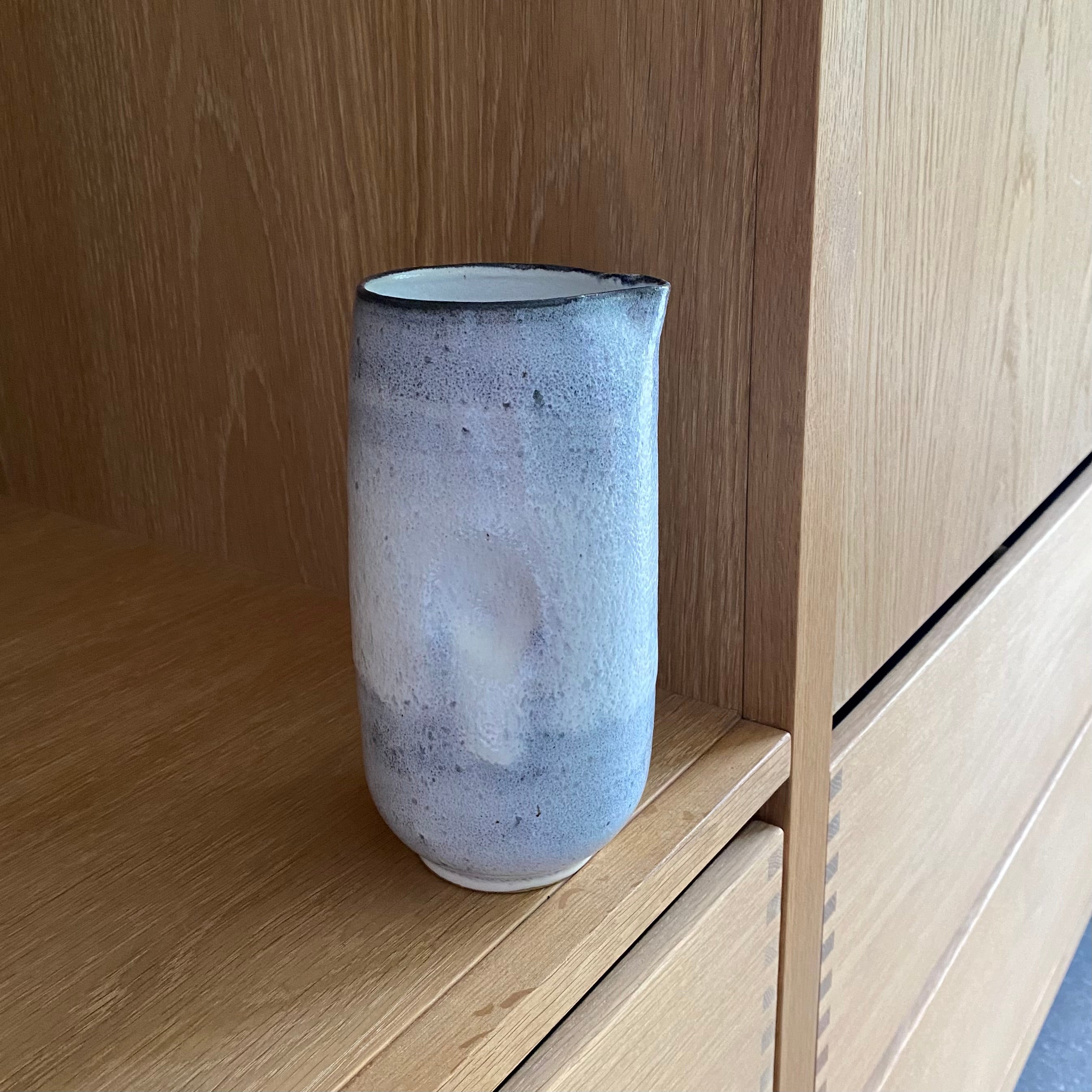 Keramik vandkande i lyseblå – hånddrejet stentøj fra Tasja P ceramics, kan også bruges som vase