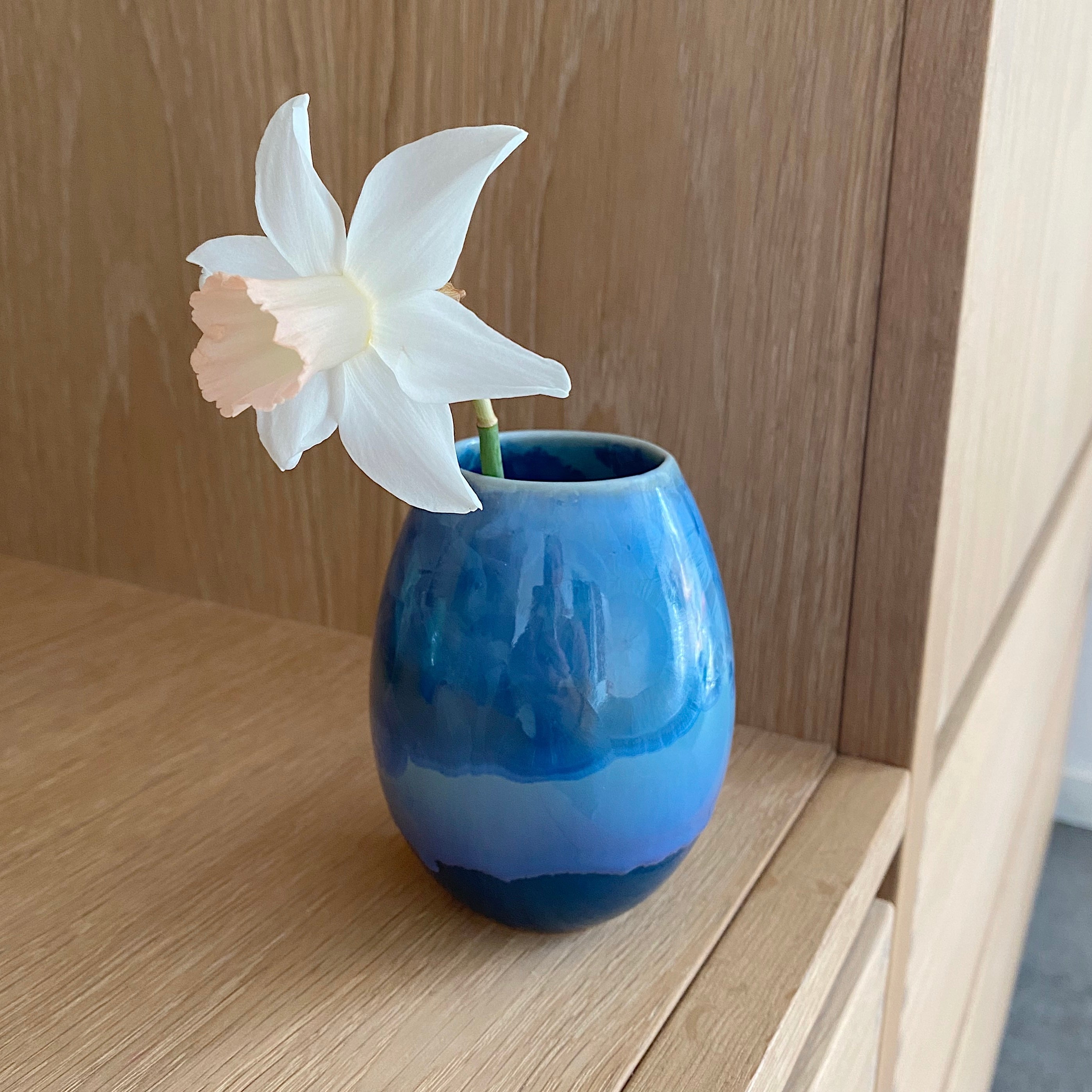 Wauw design vase med krystalglasur - kongeblå og mørk turkisblå