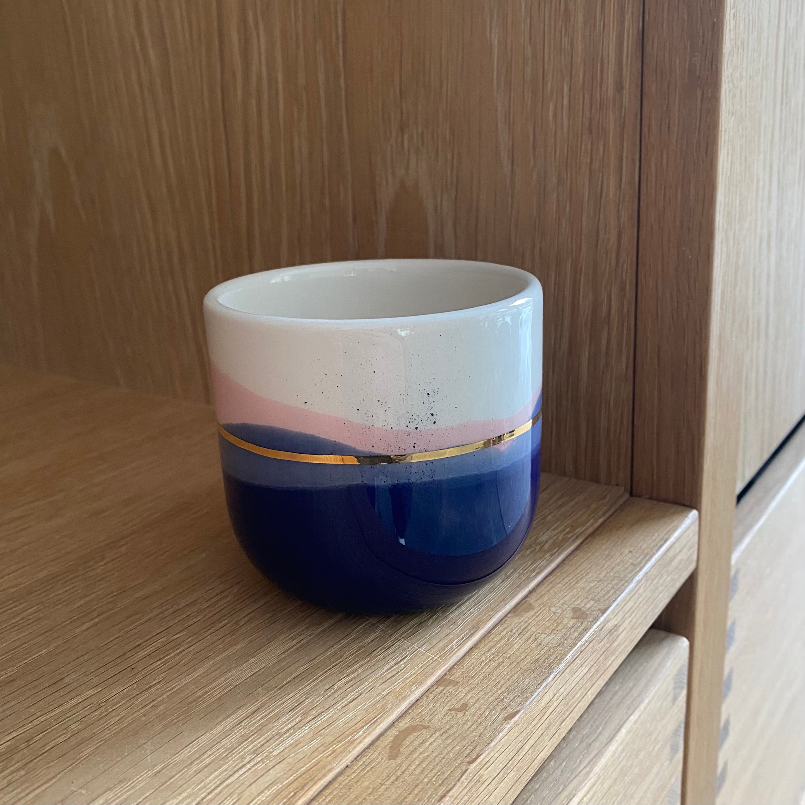 Keramikkop cappuccino - kongeblå, lyserød - håndlavet