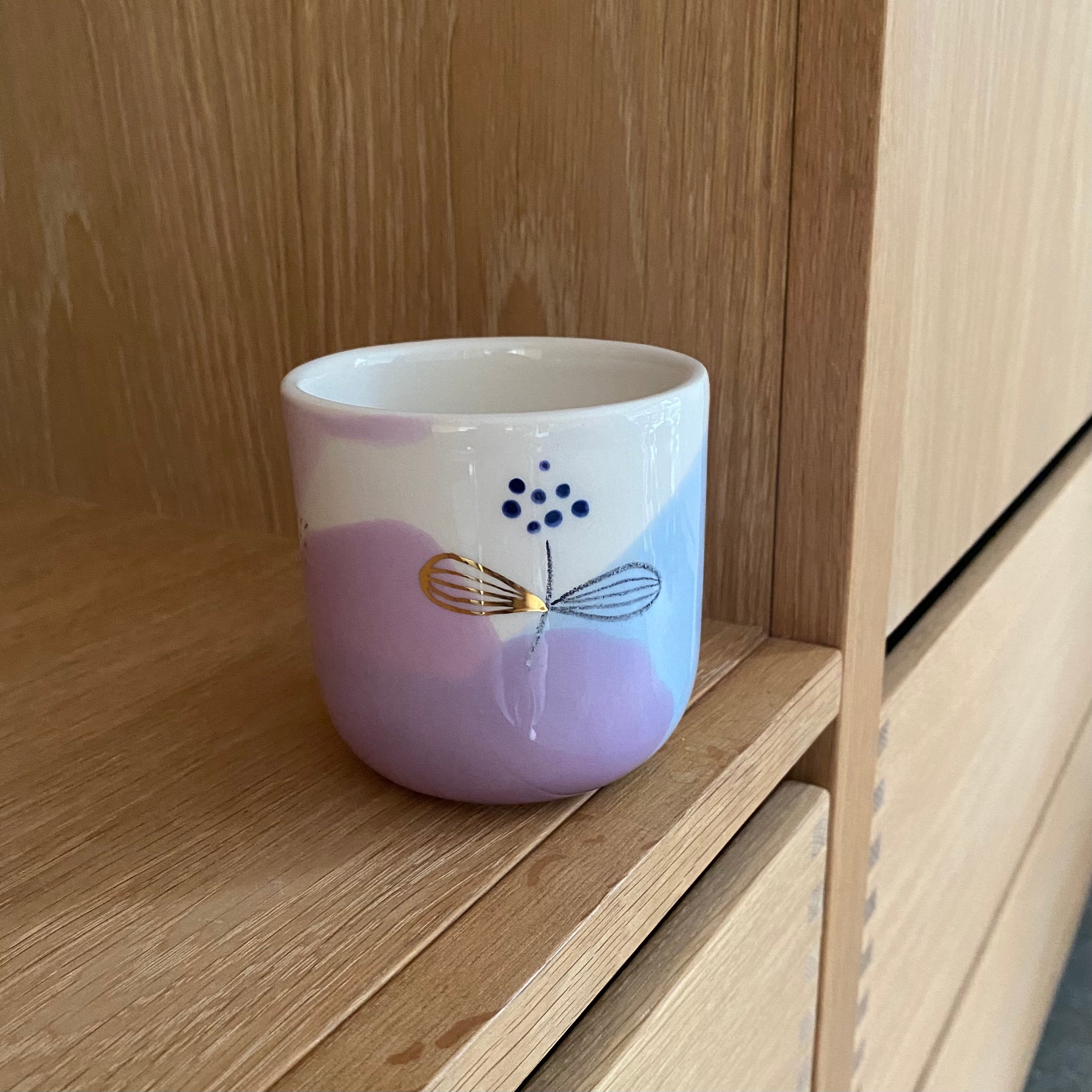 Keramikkop latte 'Blåbær' - blå og lilla serenity - håndlavet