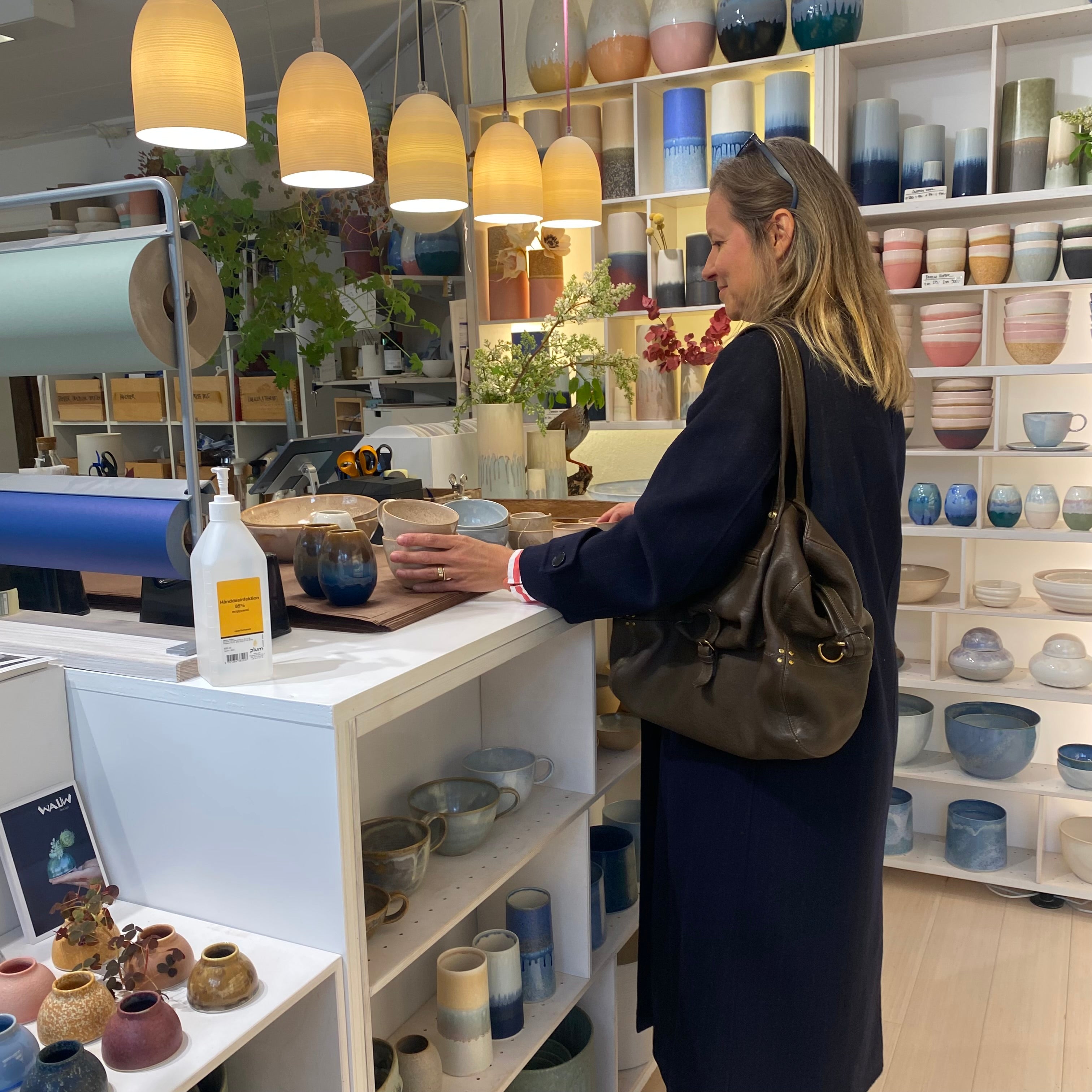 Tine Marie fra unika:k udvælger håndlavet keramik hos Wauw Design