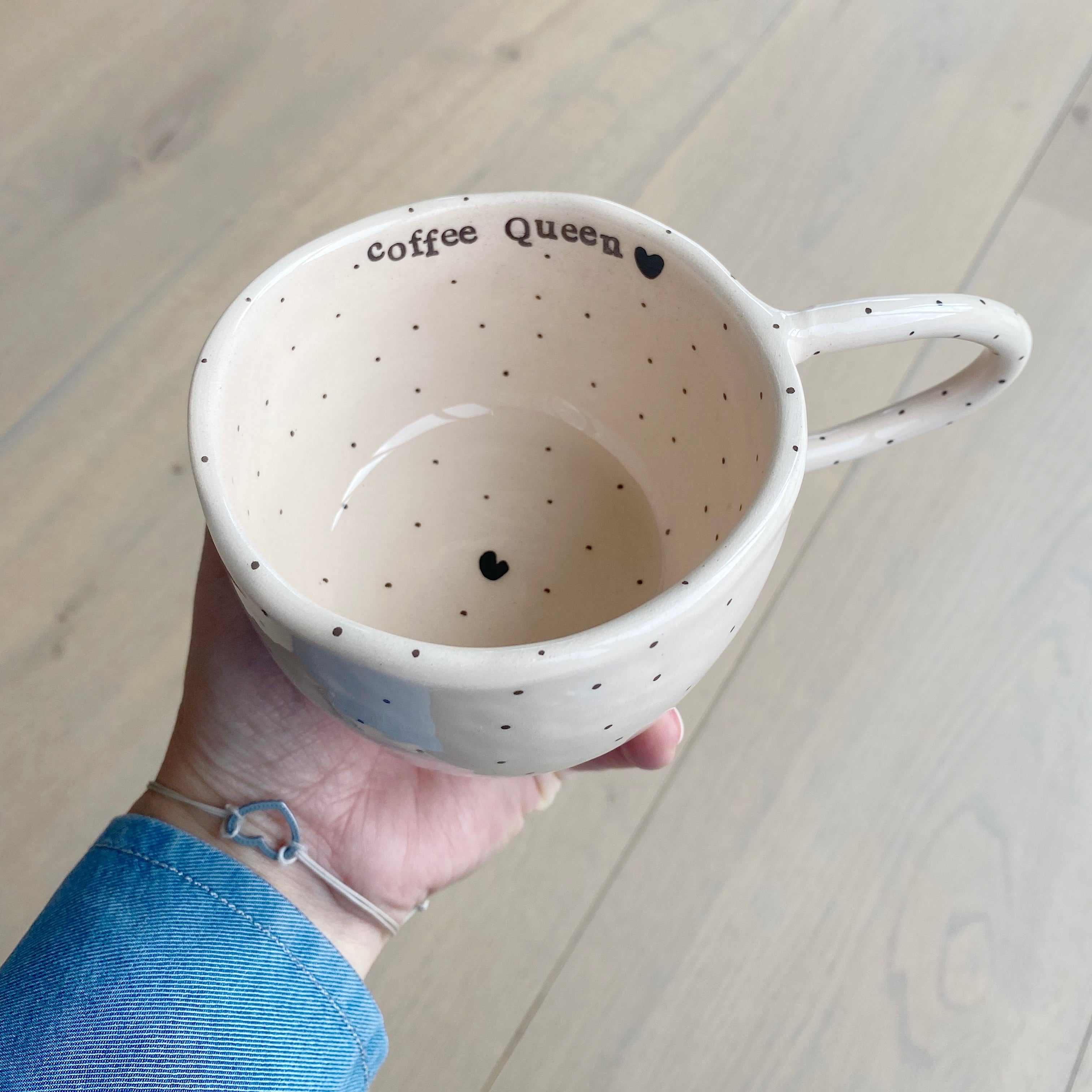 Terra Ceramica pinch kop med tekst, coffee Queen - creme