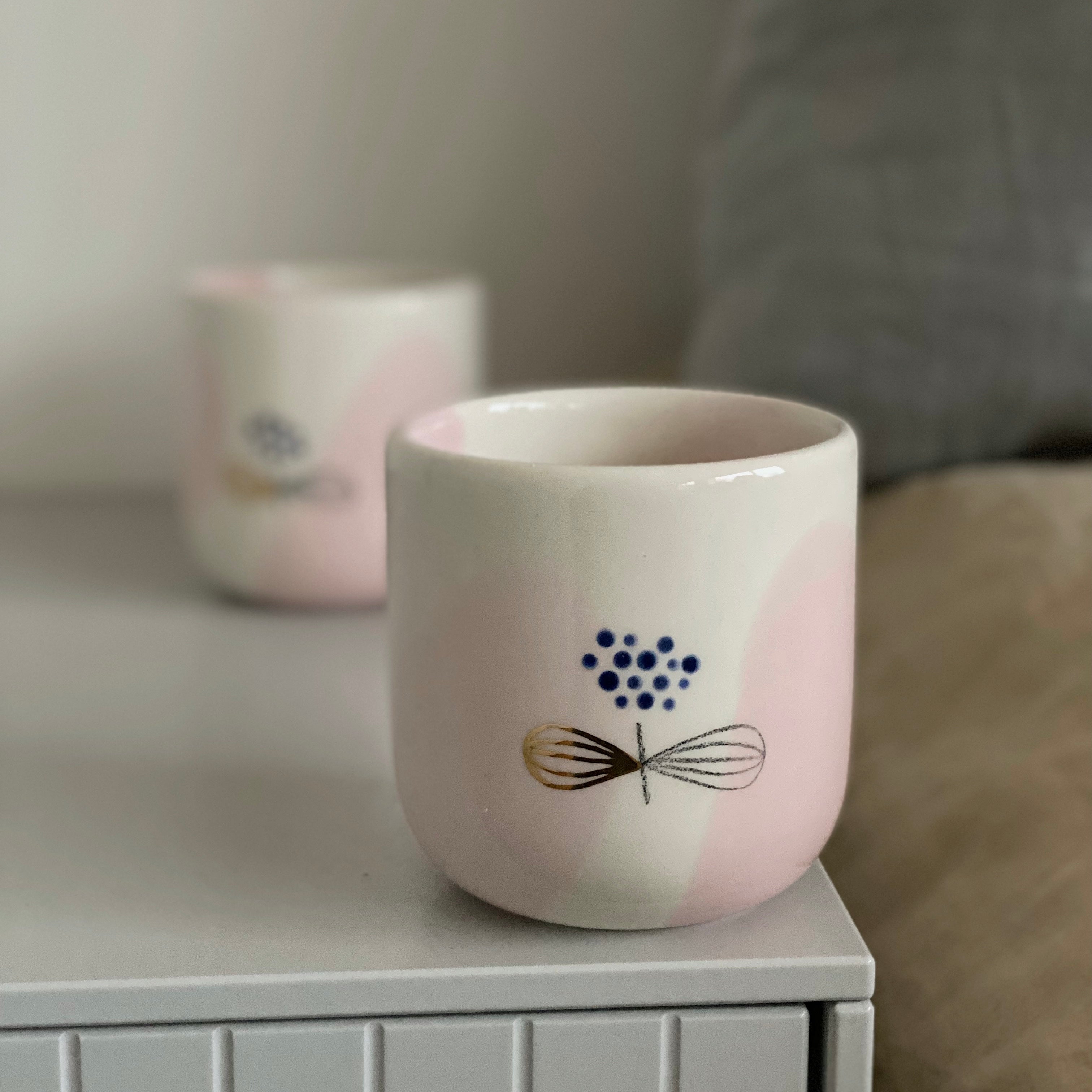 Marinski Heartmades latte kop daydream - toner af lyserød, blue berry