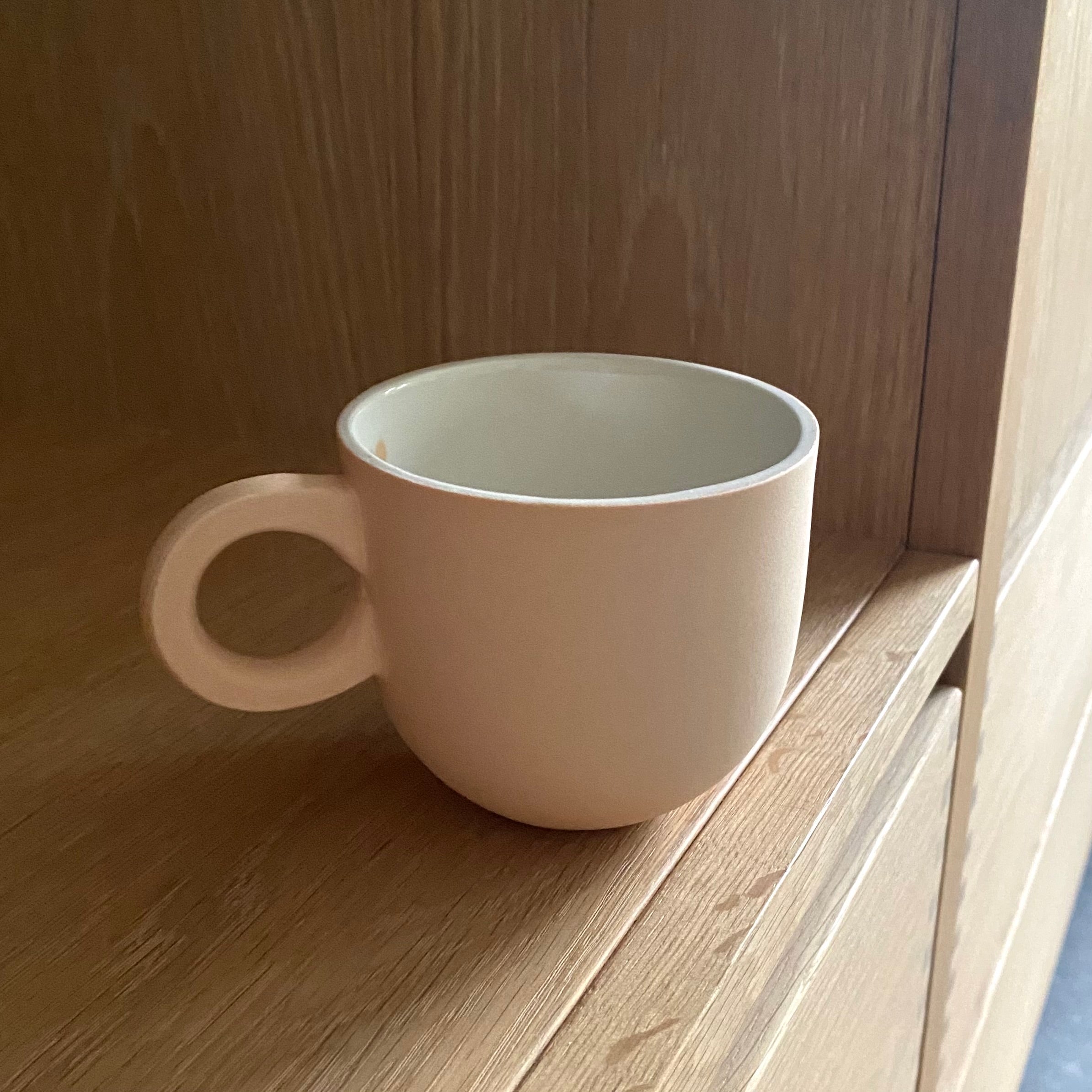 Chubby kaffekop i abrikos håndlavet keramik med valgfri navn eller tekst