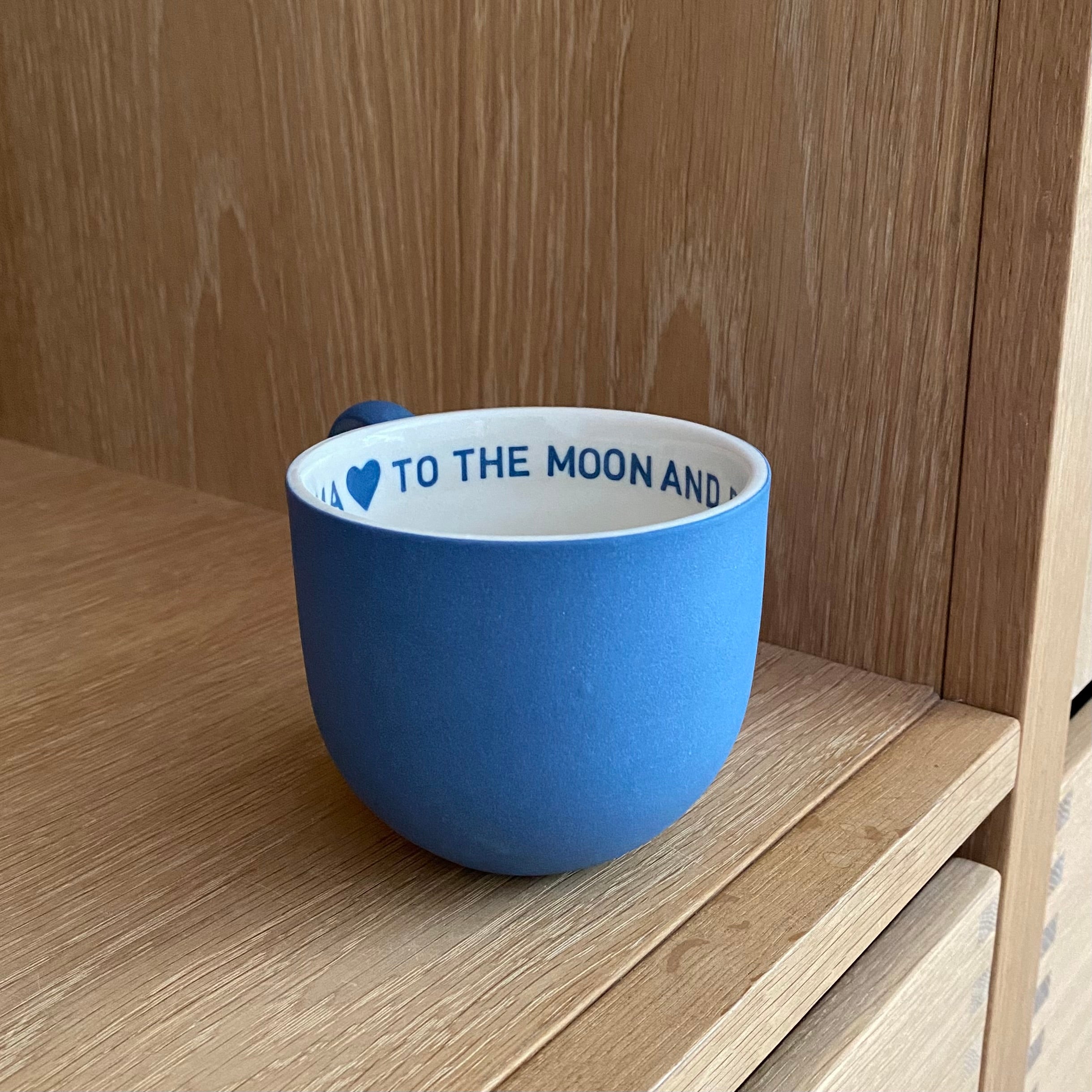 Håndlavet Chubby kaffekop med kærlig hilsen til mor – Love you Mama to the moon and back