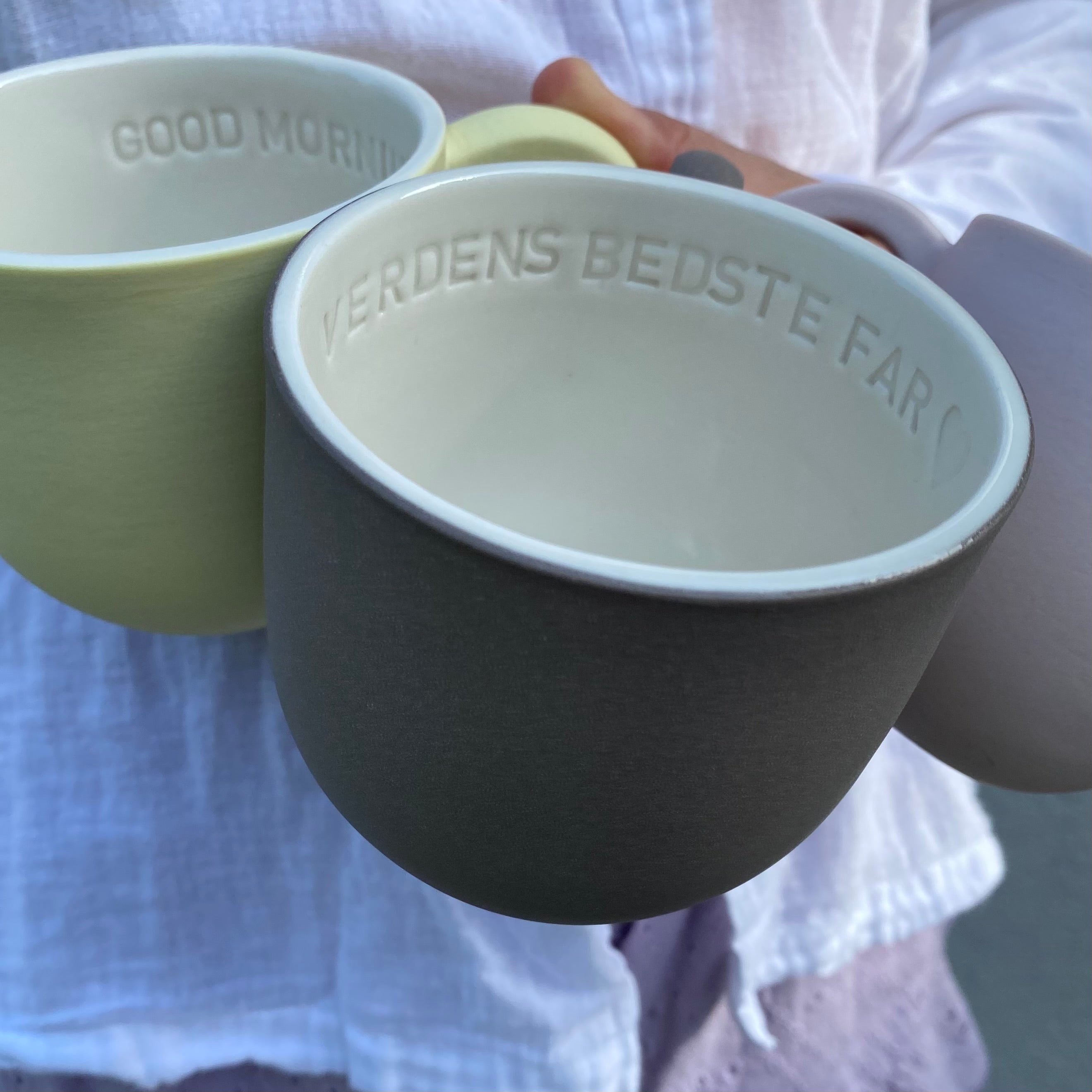 Chubby lille kaffekop i brun håndlavet keramik med valgfri navn eller tekst