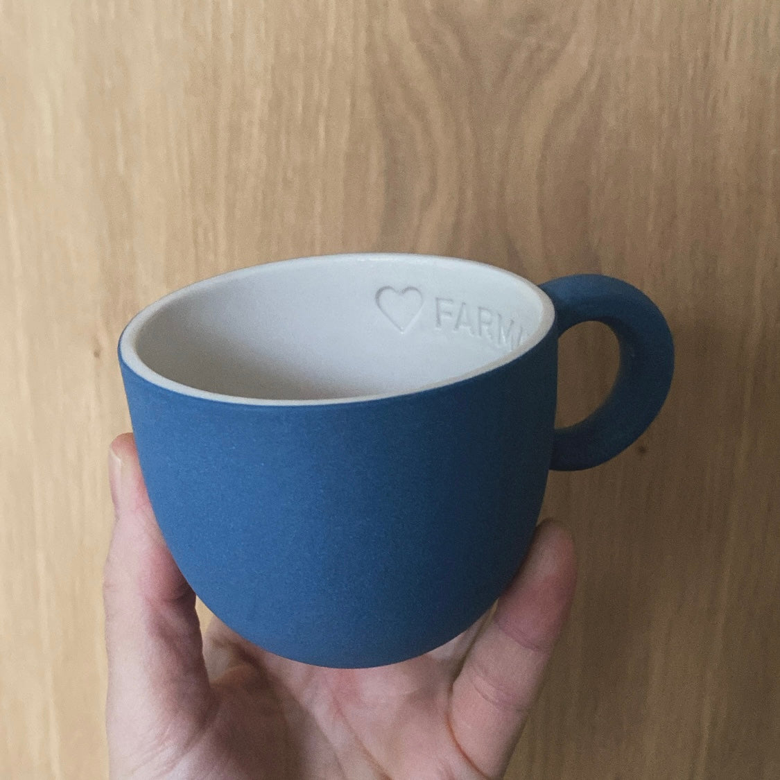 Chubby lille kaffekop i ocean blå håndlavet keramik med valgfri navn eller tekst