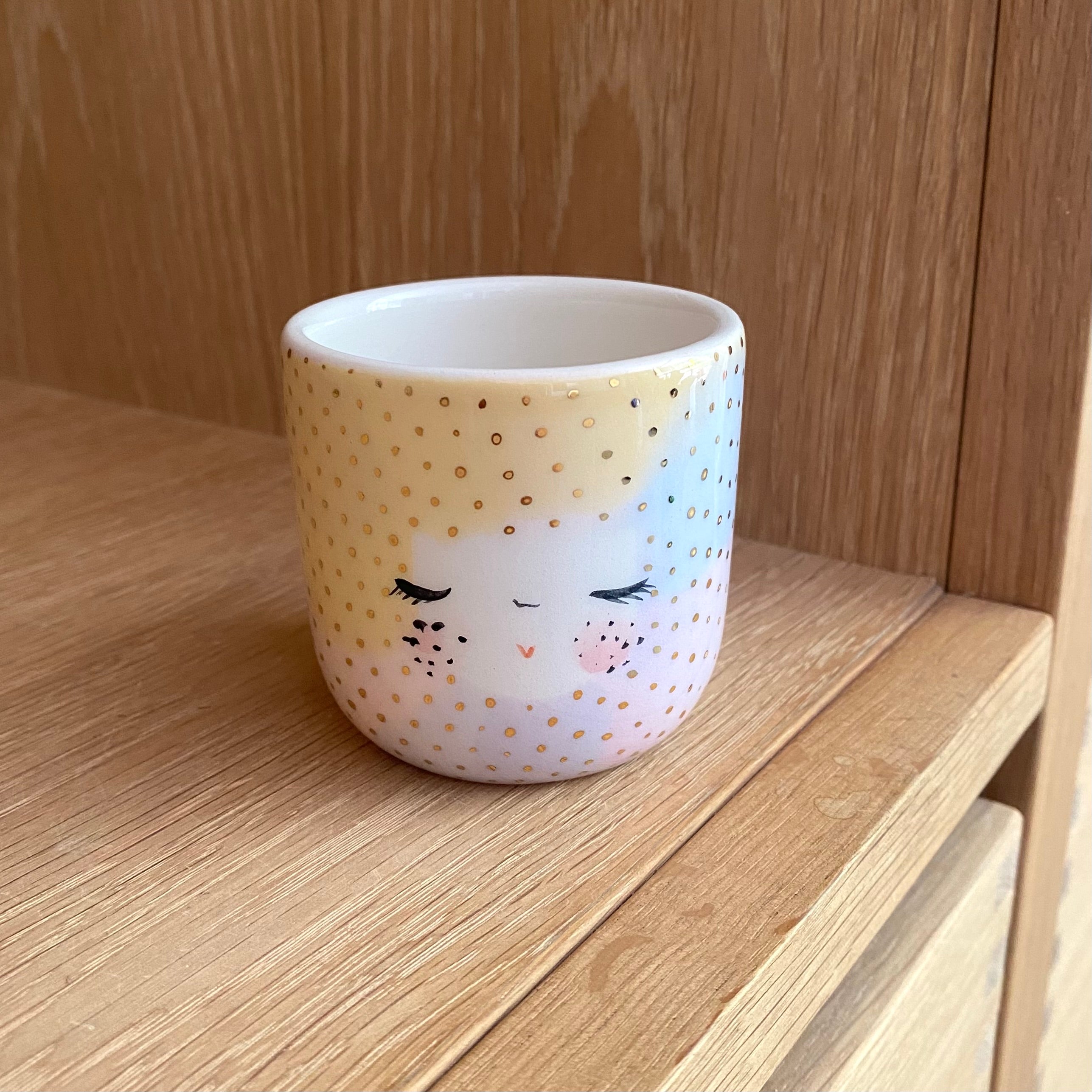 Håndlavet espressokop i pastelfarver med guldprikker – Dots Unicorn