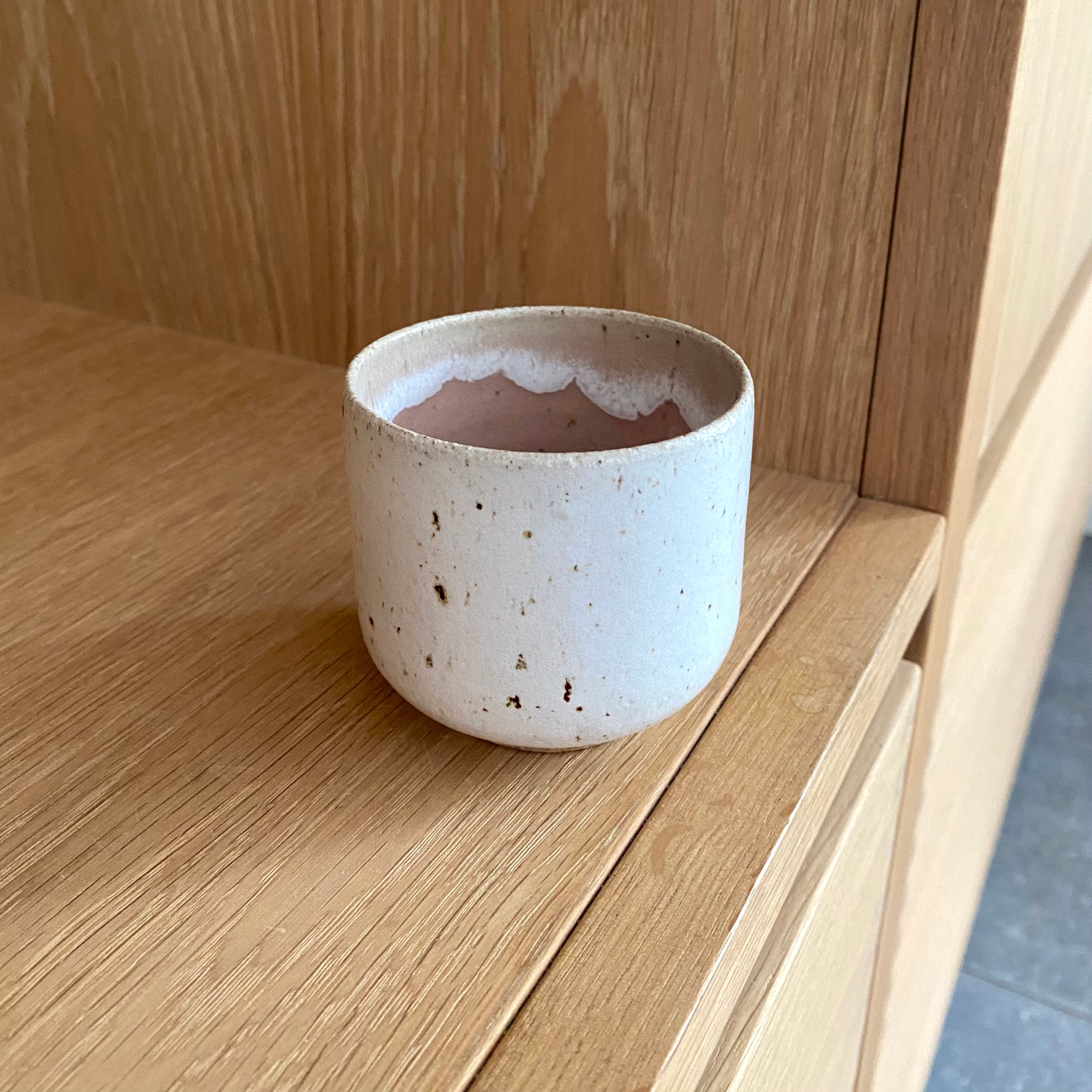 Espressokop i rosa håndlavet keramik – dansk design