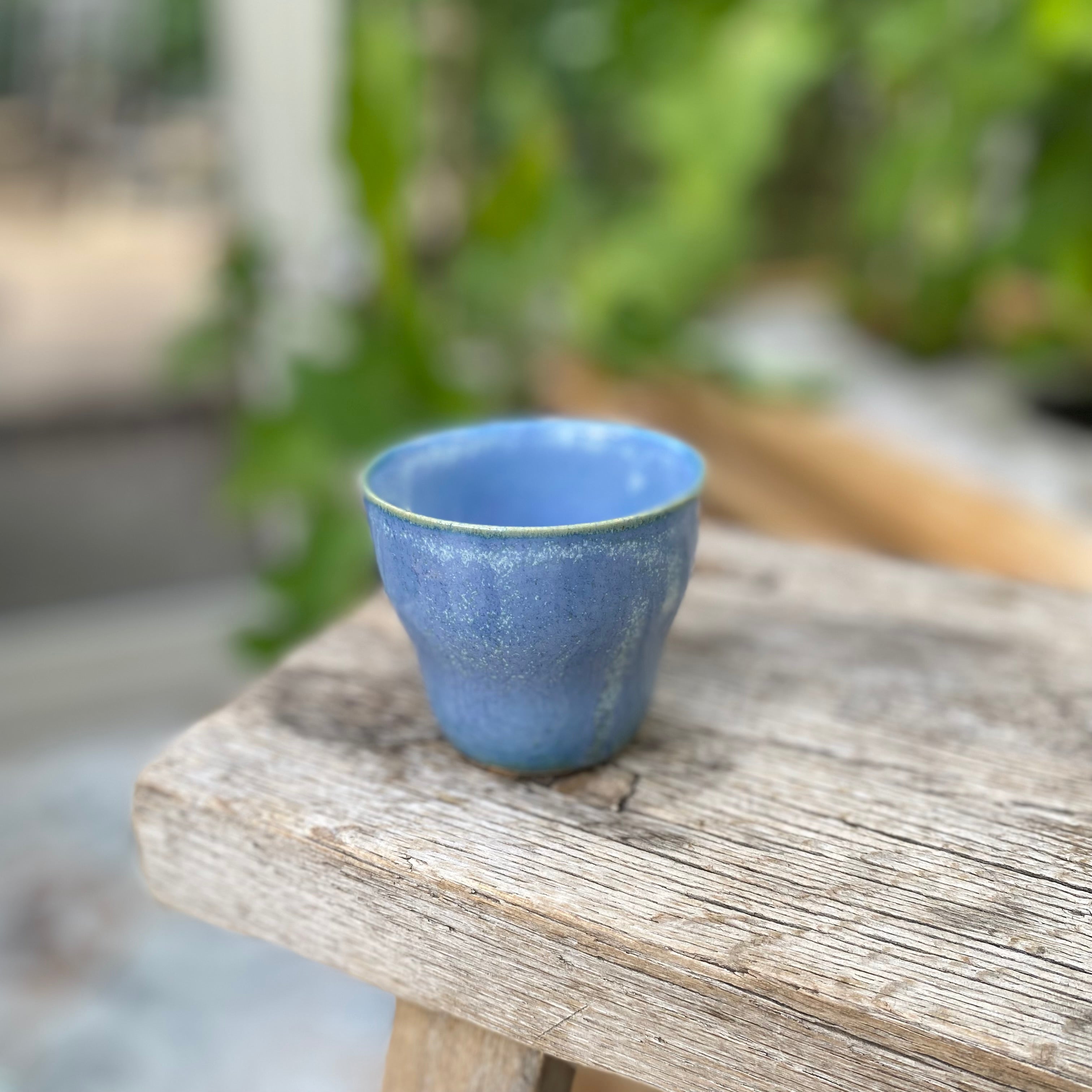 Håndlavet blå espressokop Nexø fra Bornholm – unika fra Oh Oak