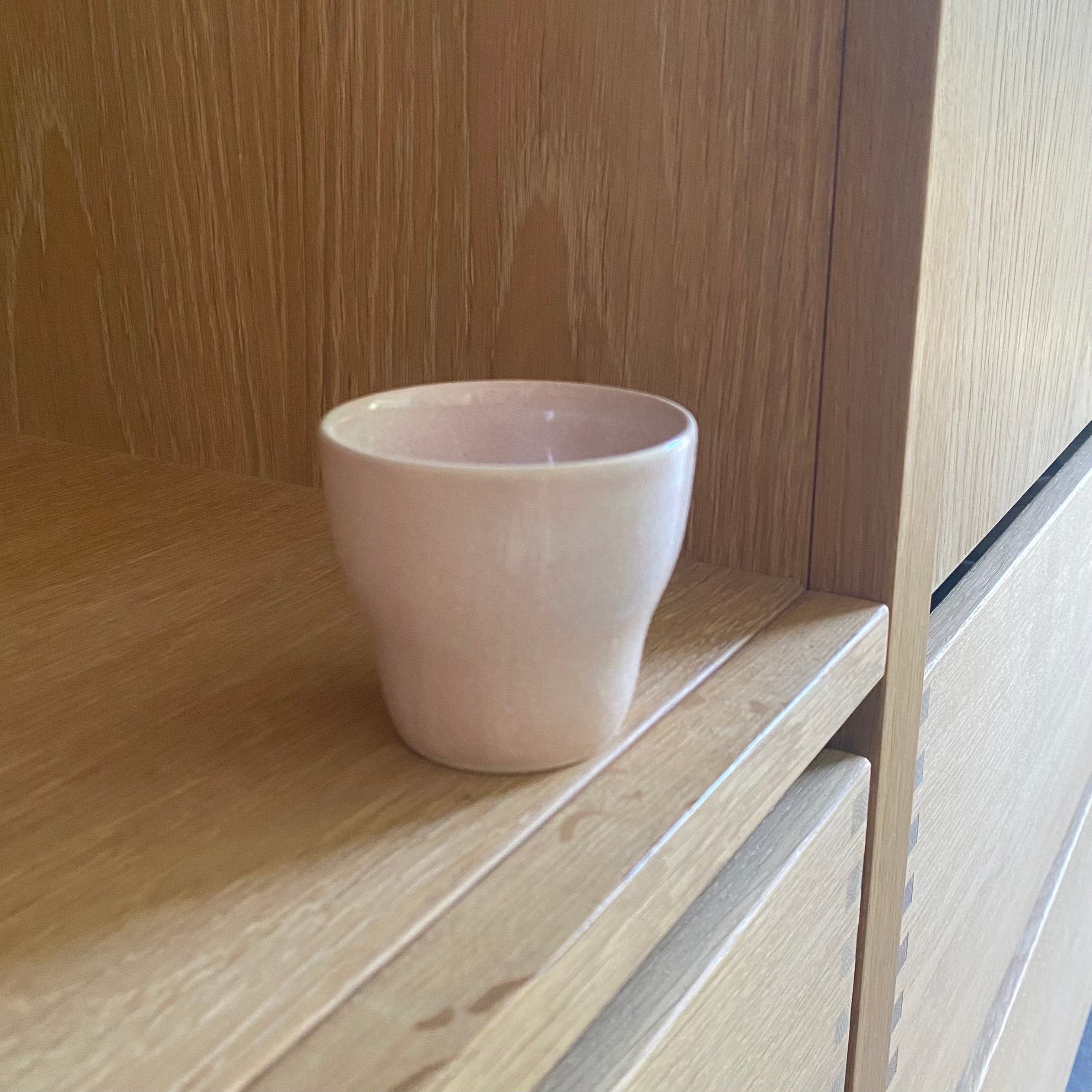 Håndlavet espressokop Nexø i sea rose – bornholmsk keramik af Oh Oak