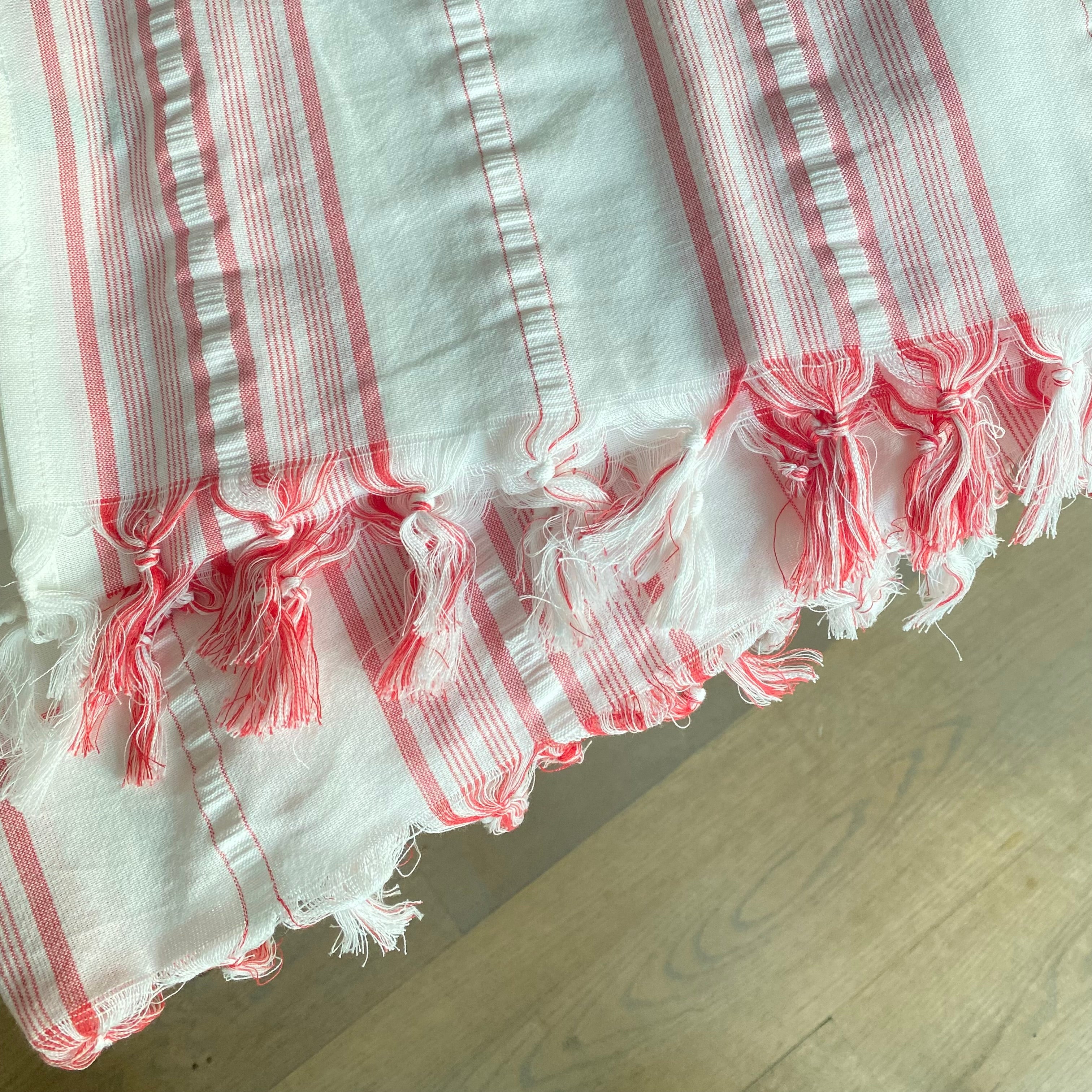 Stor hvid bomuldsdug med striber 350 cm