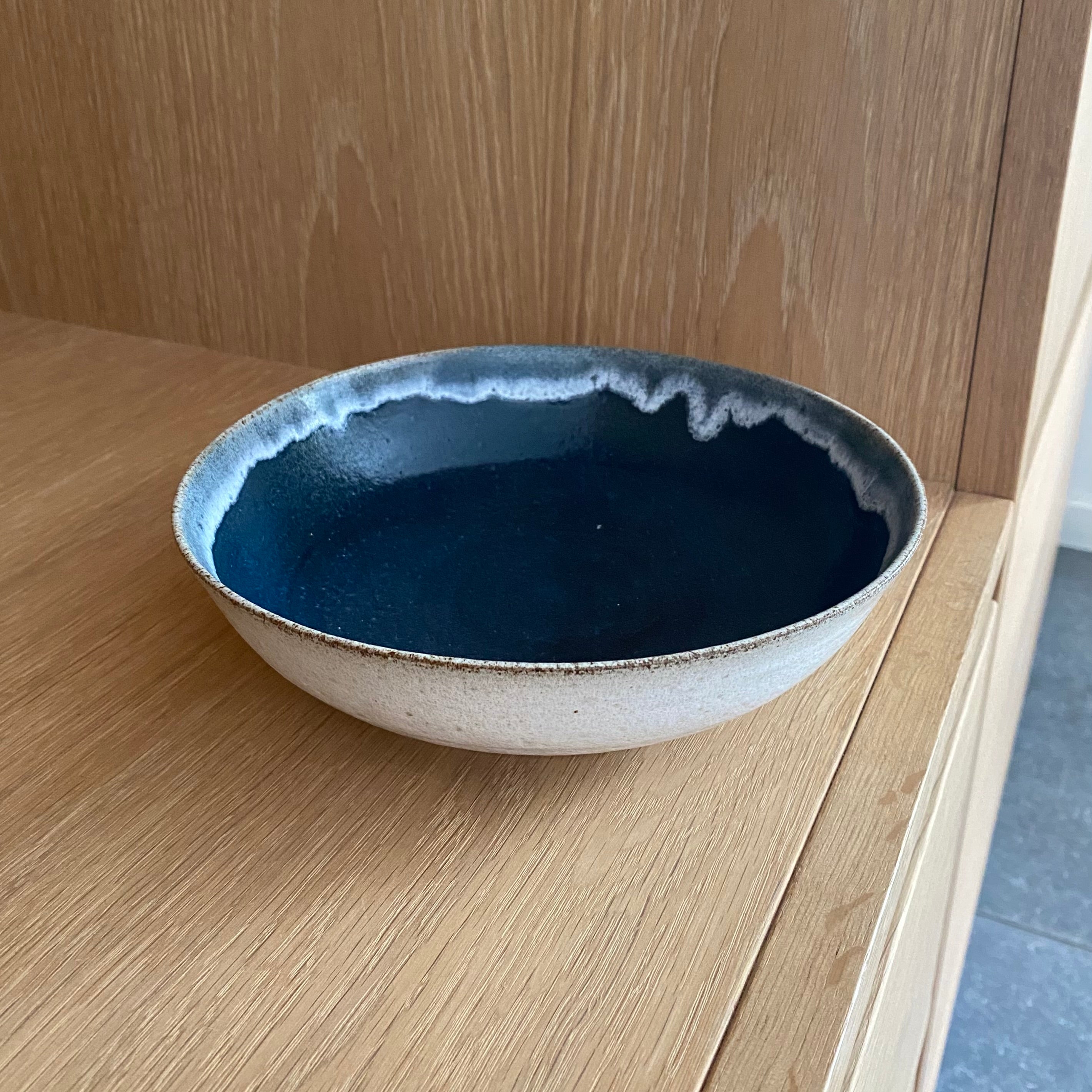 Mørkeblå håndlavet keramikskål – poke fad i stentøj