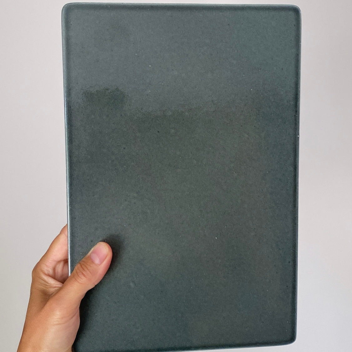 Håndlavet lavastensbræt i mørk grågrøn lavasten 20 x 30 cm