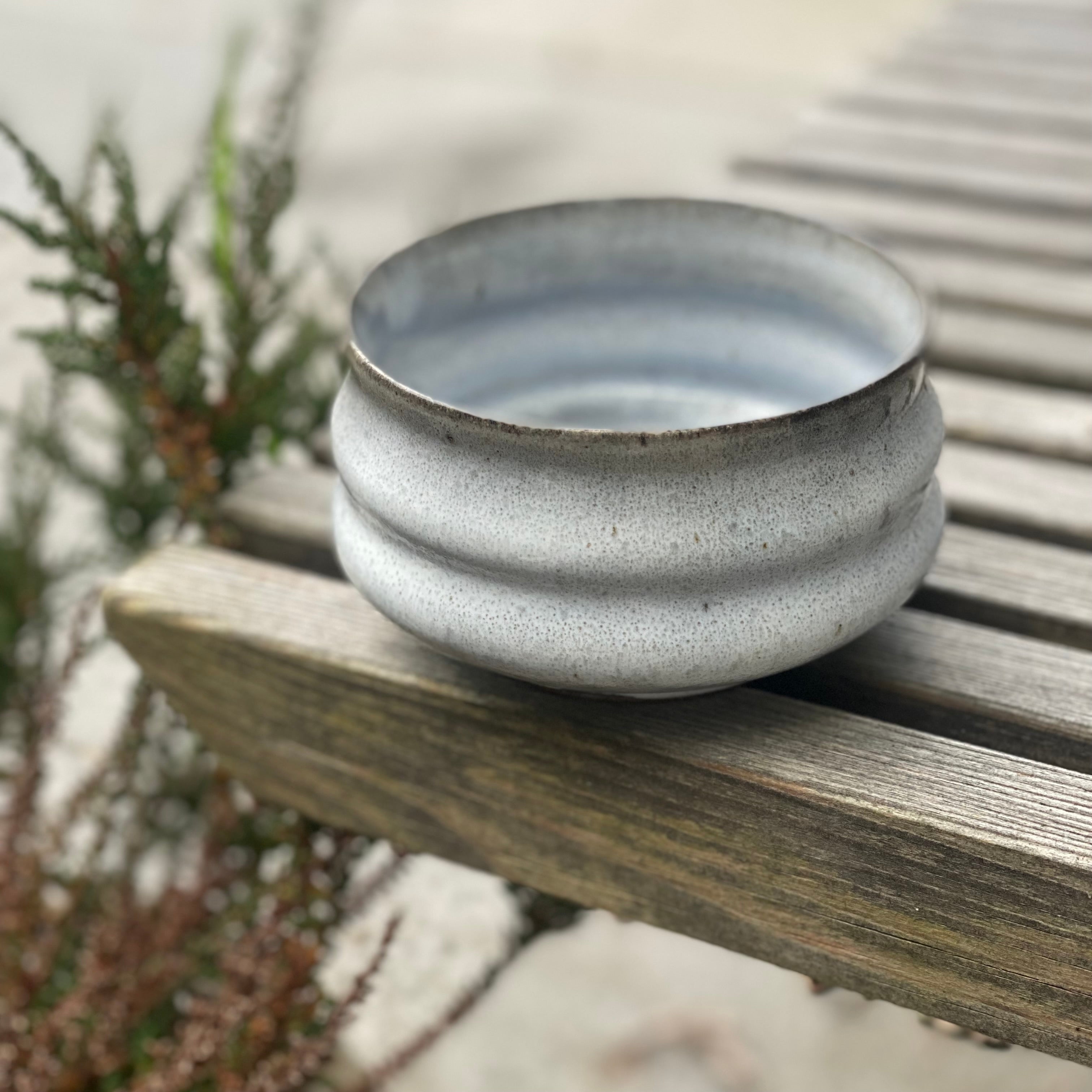 Håndlavet blå matcha kop i keramik – unik chawan kop perfekt til matcha-ritualer