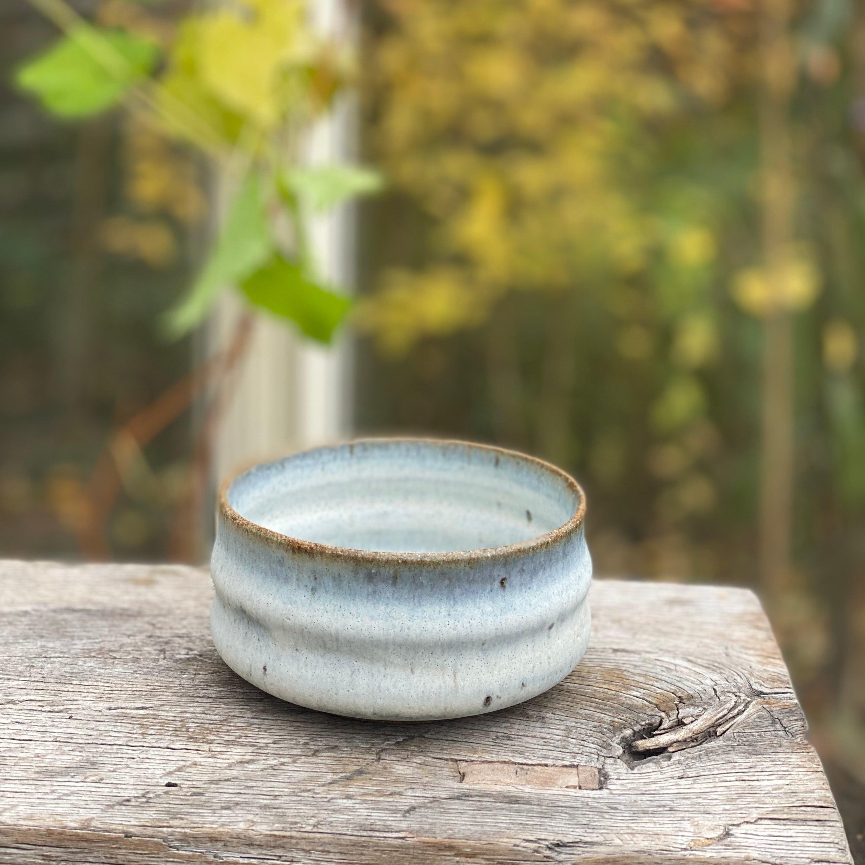 smuk matcha kop eller skål i blå unika glasur