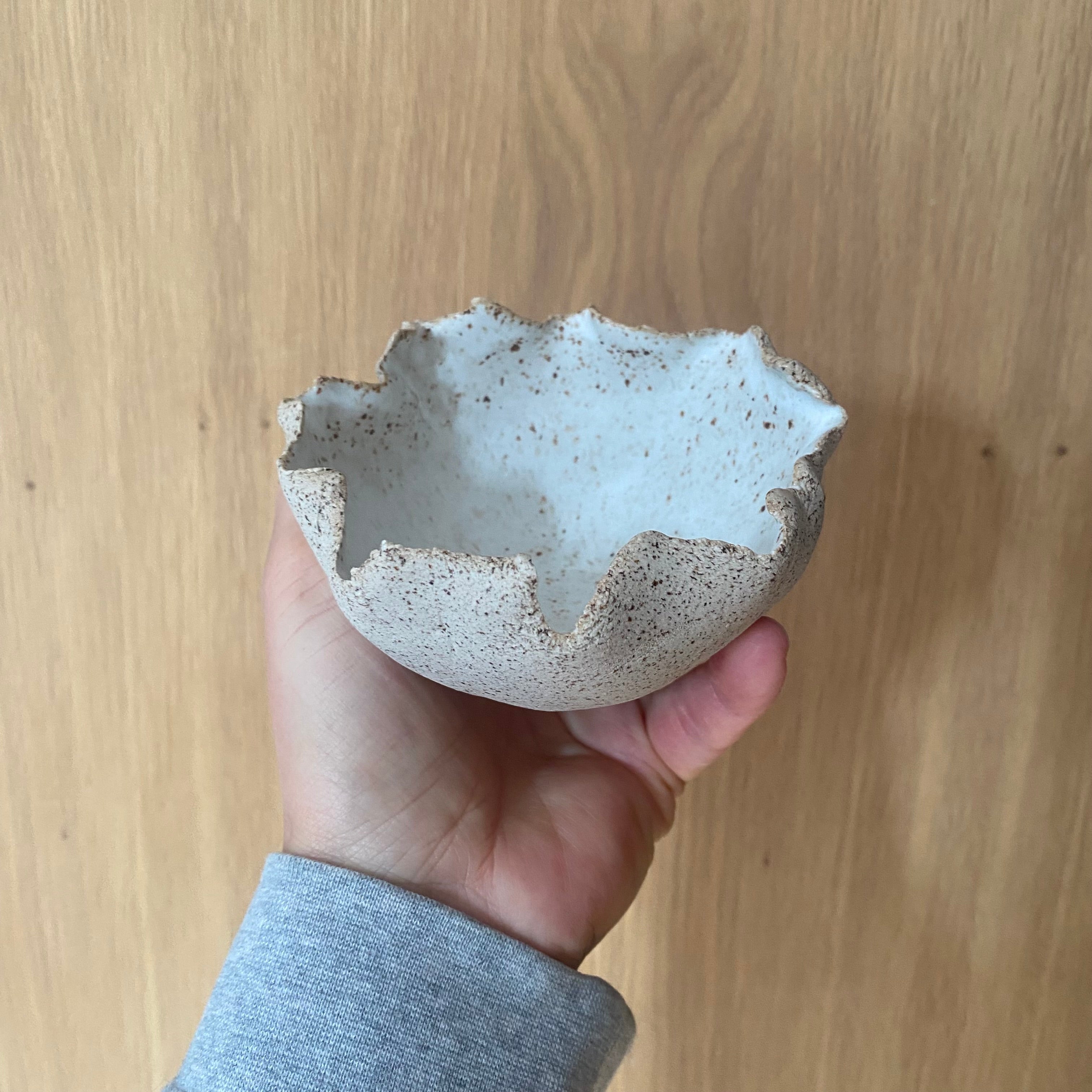 RAW Mini Bowl sandfarvet keramikskål brugt til salt eller snacks