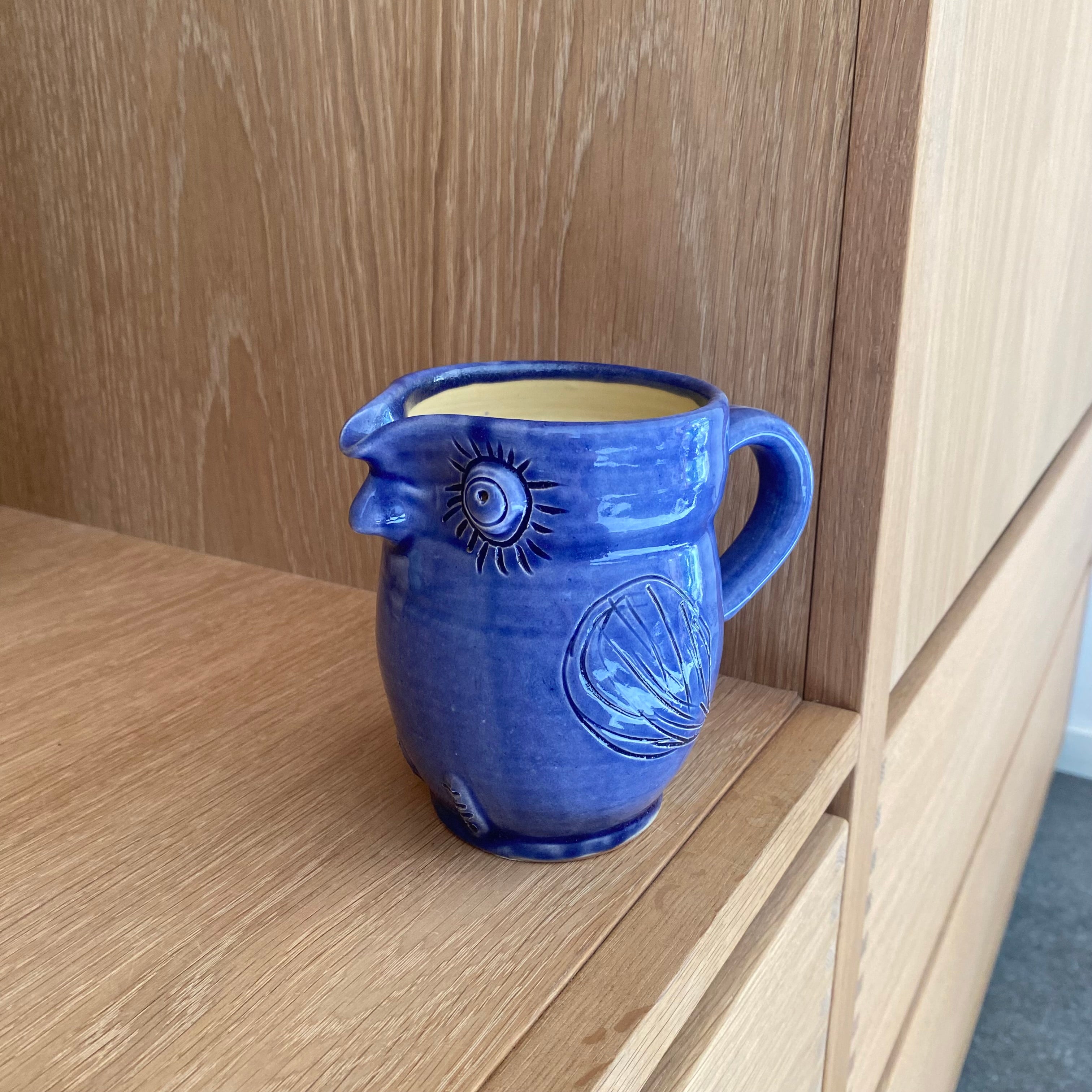 Uglekande mellem i blå glasur – hånddrejet dansk keramik af Erik Bendtsen