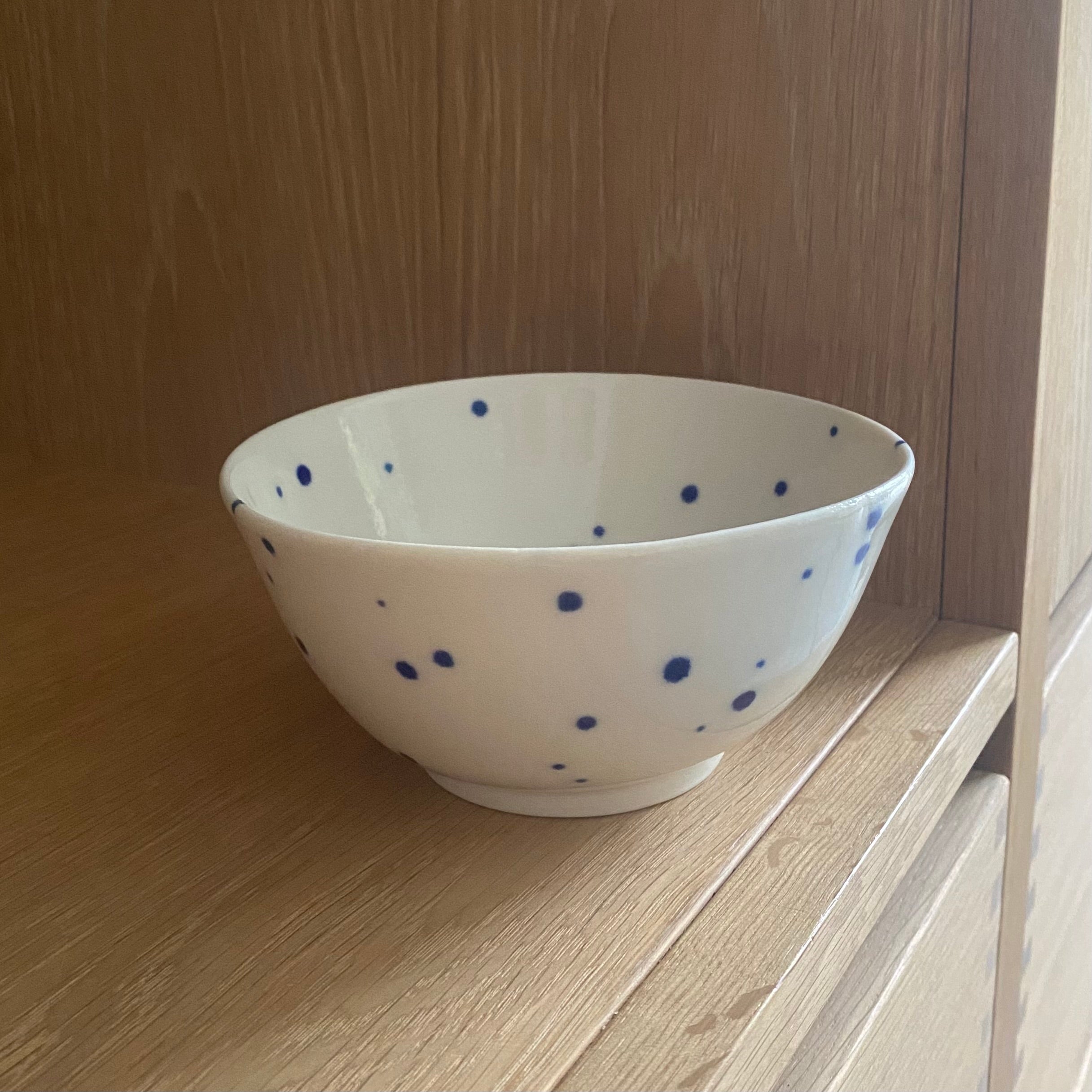 Ann-Louise Roman small breakfast bowl - white and blue small dots