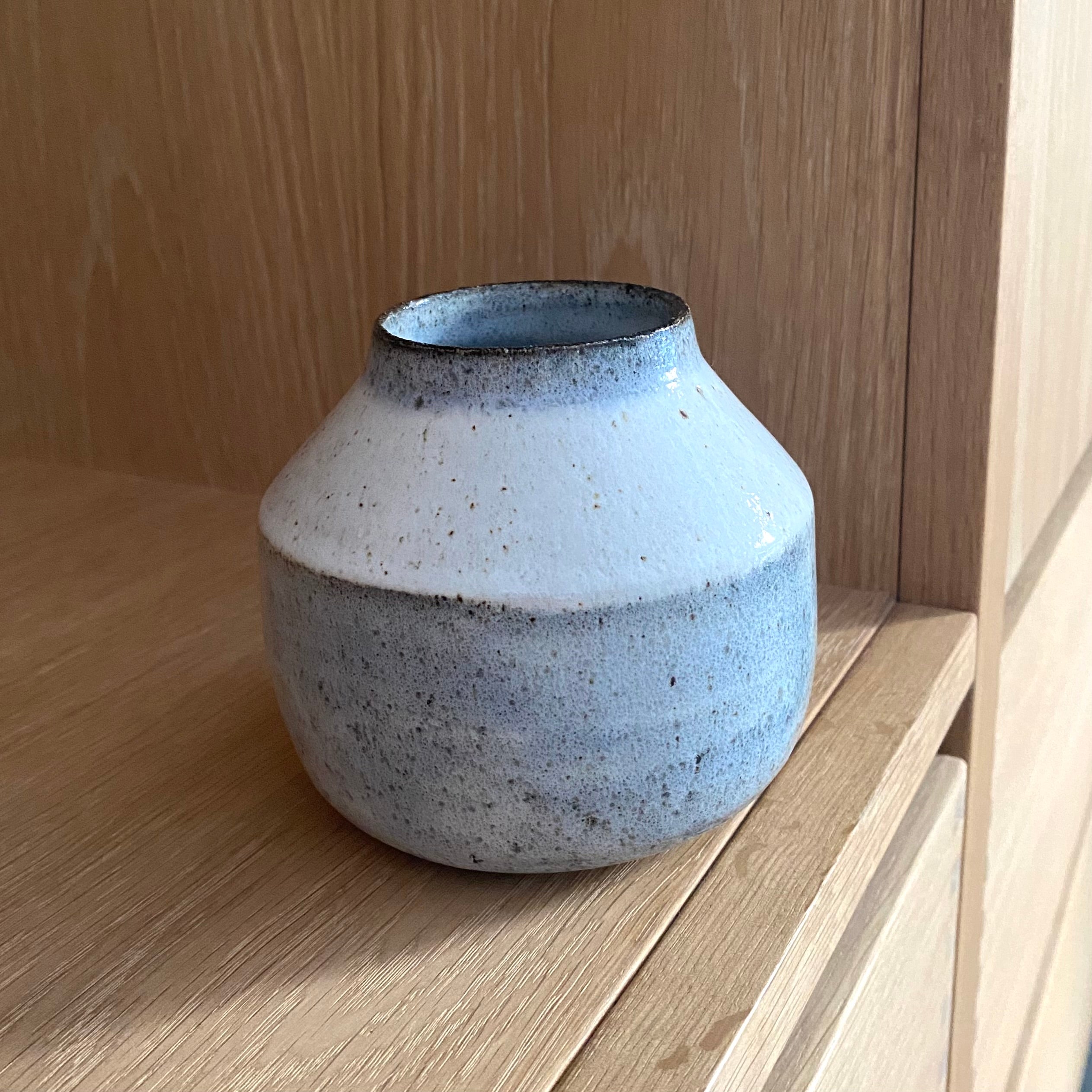 Tasja P vase low, dusty grey-blue