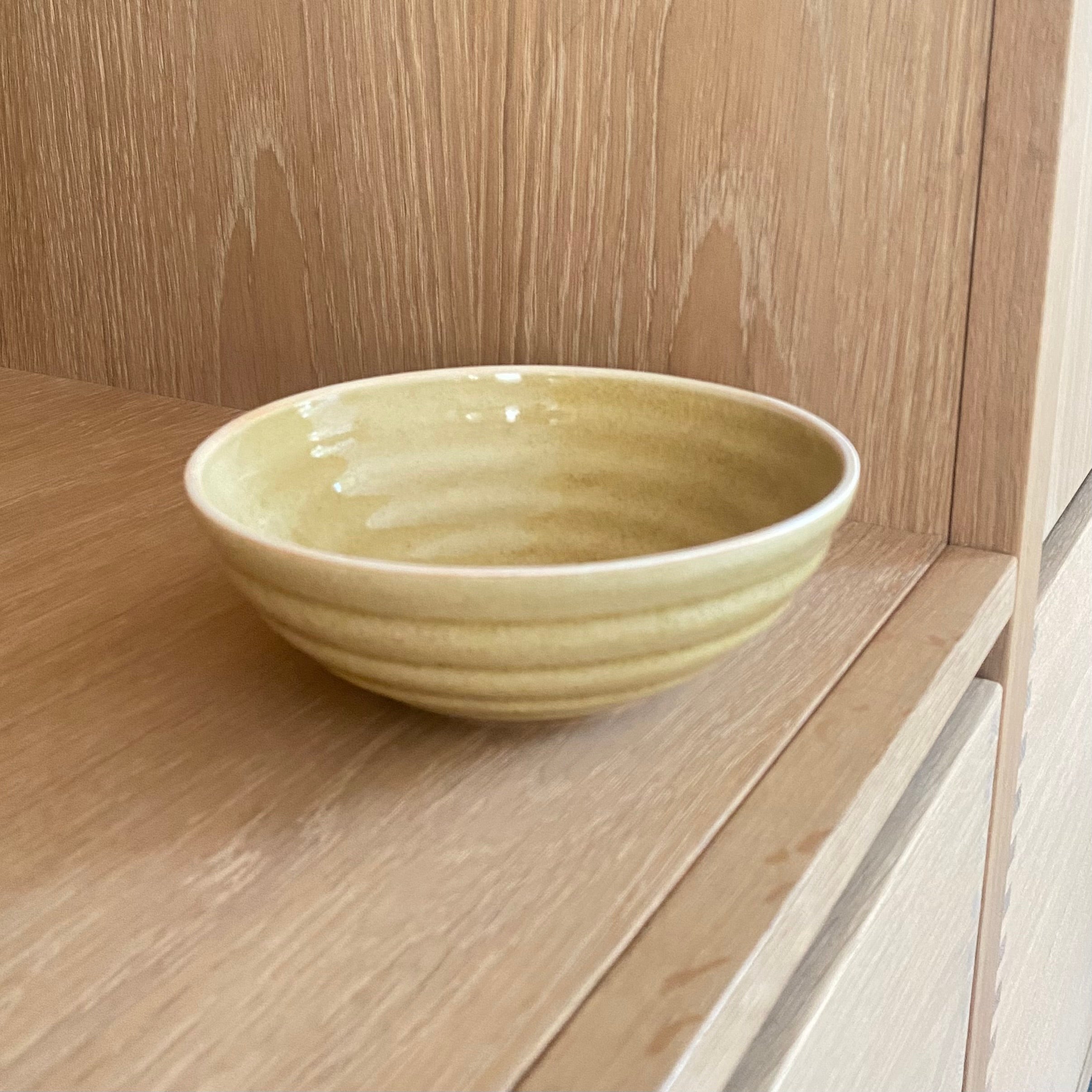 Hanne Bertelsen wide bowl Rille - burnt hay (golden yellow)