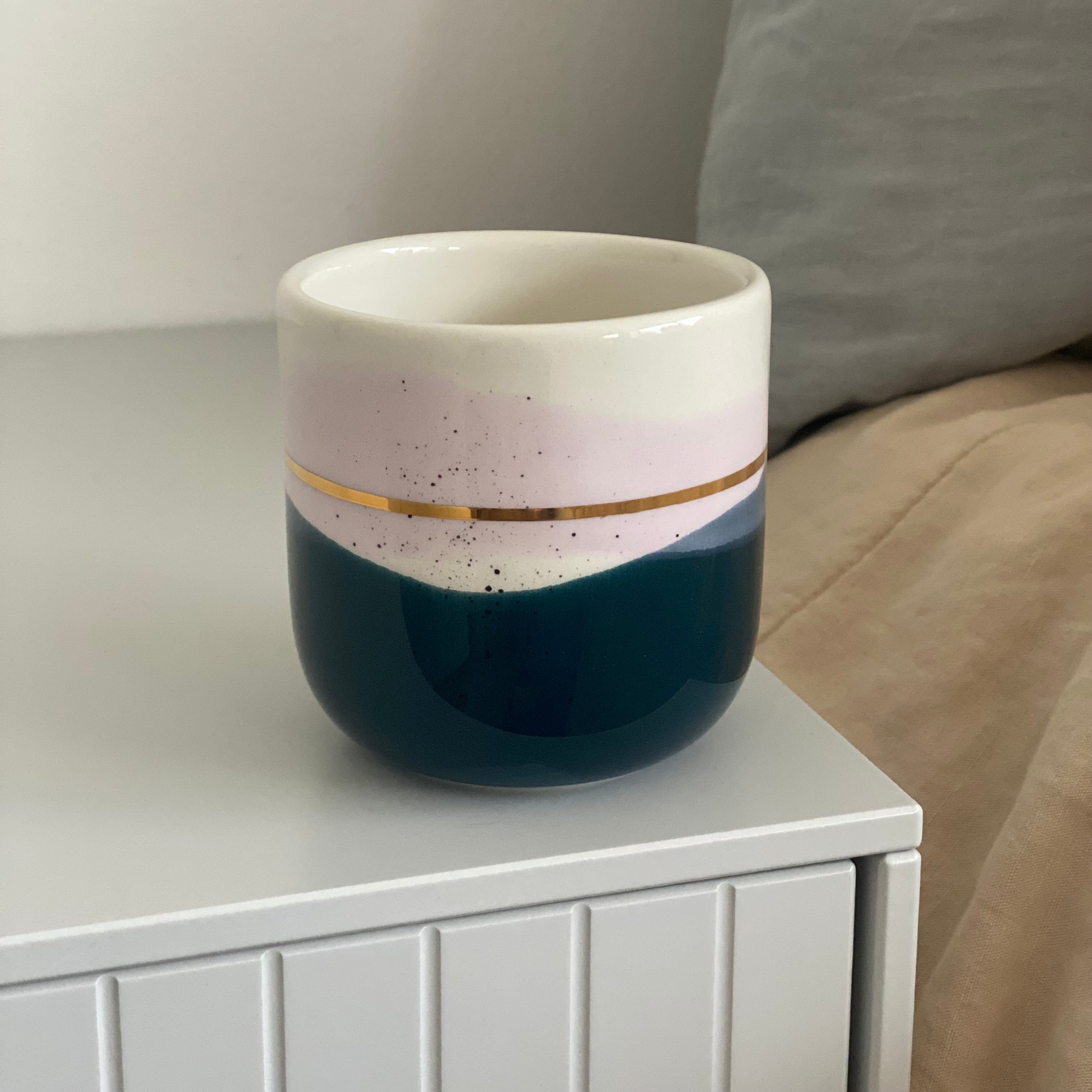 Marinski Heartmades latte kop Landscape - dark blue, light lilac