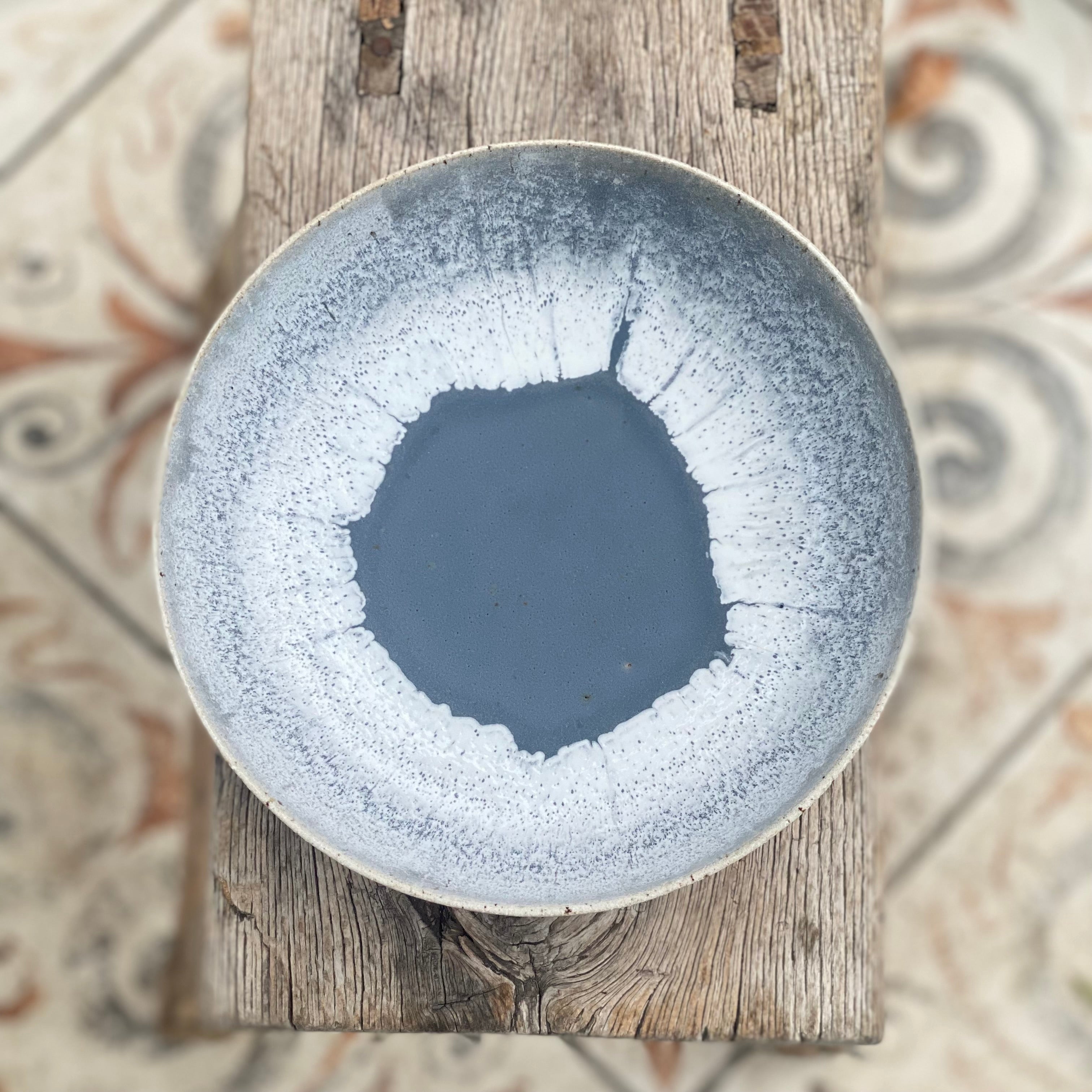 Keramikskål og keramikfad 'poke' – grå – håndlavet
