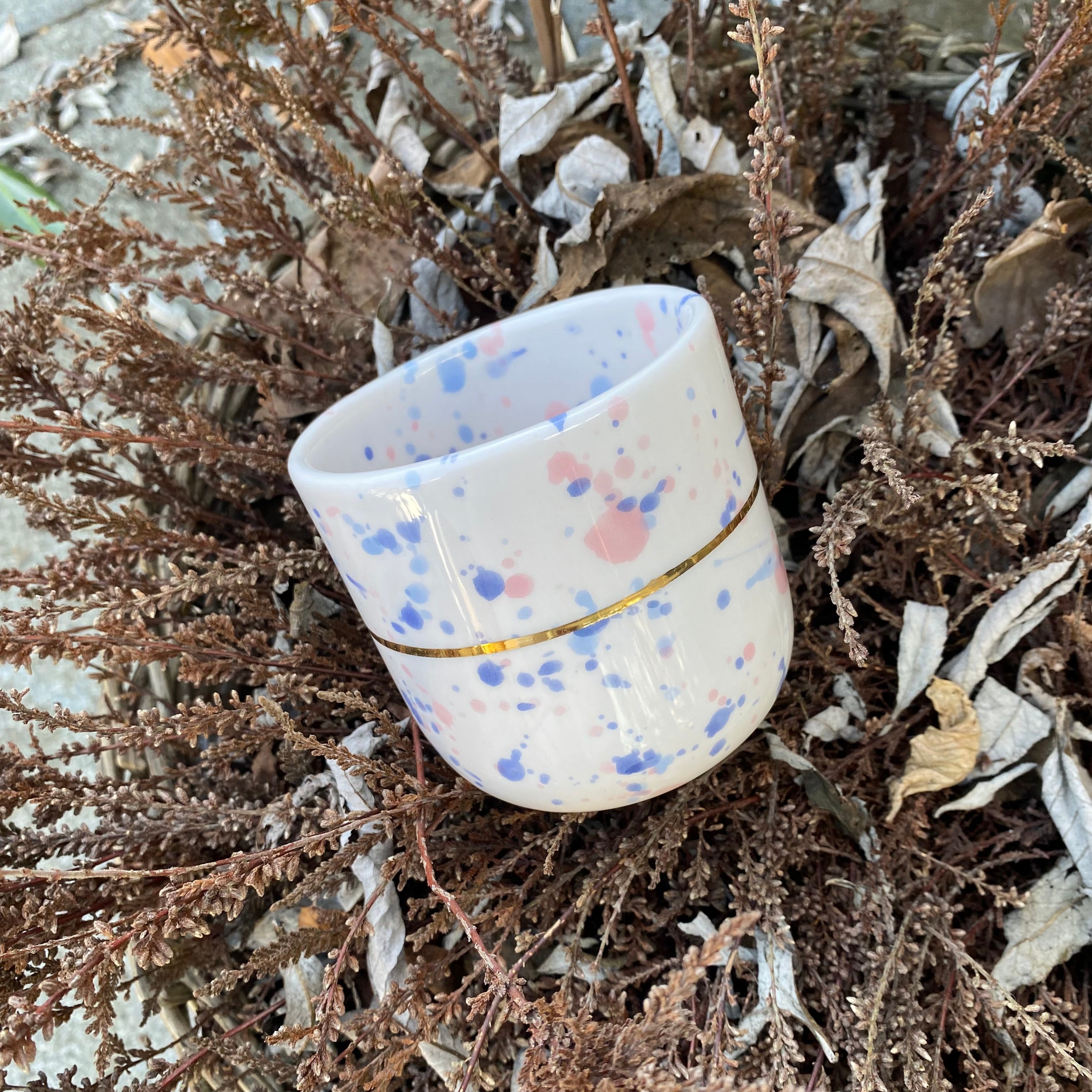 Konfetti keramikkop latte - guldbånd, blå og lyserød - håndlavet bestseller