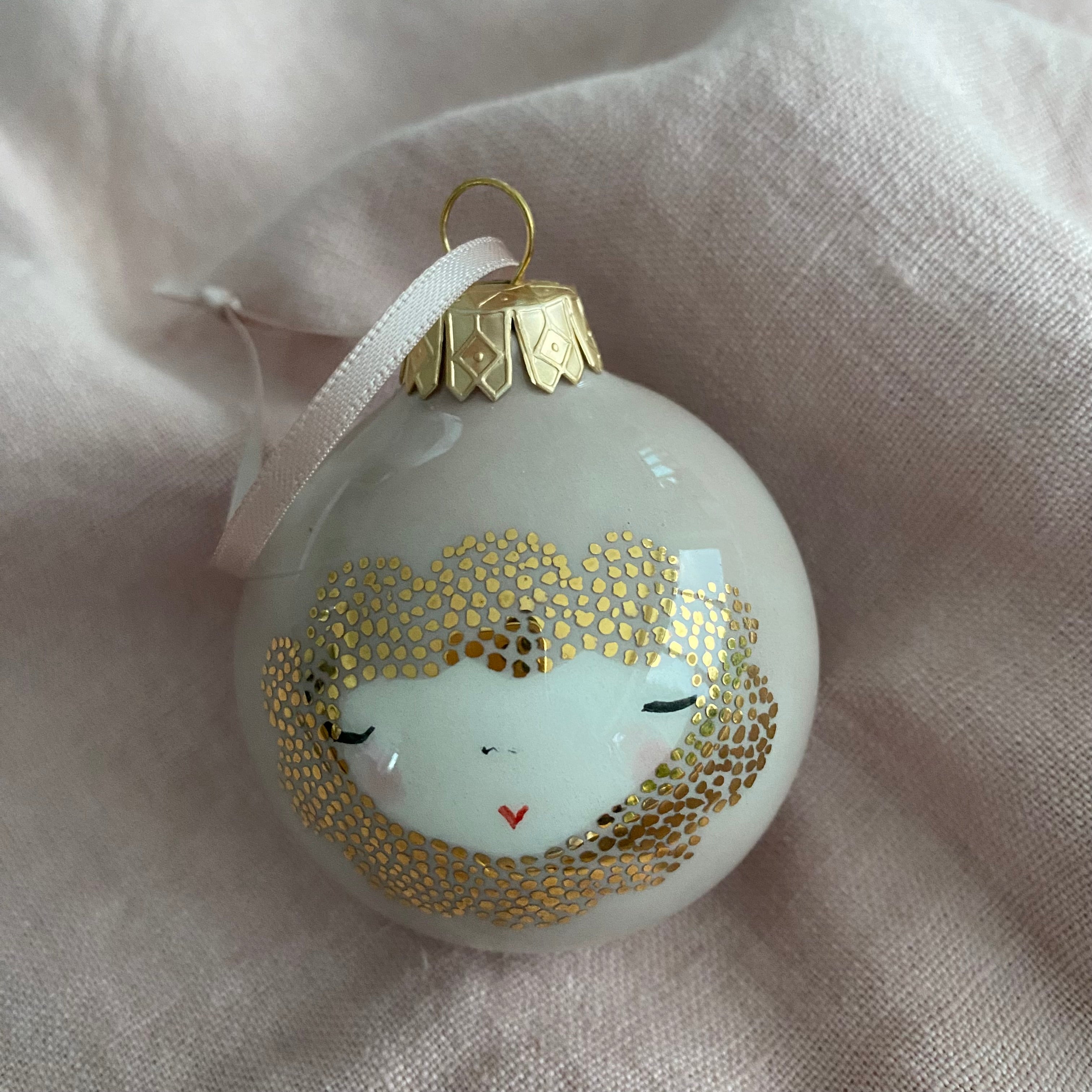Marinski Heartmade Christmas ball dotty lace - beige