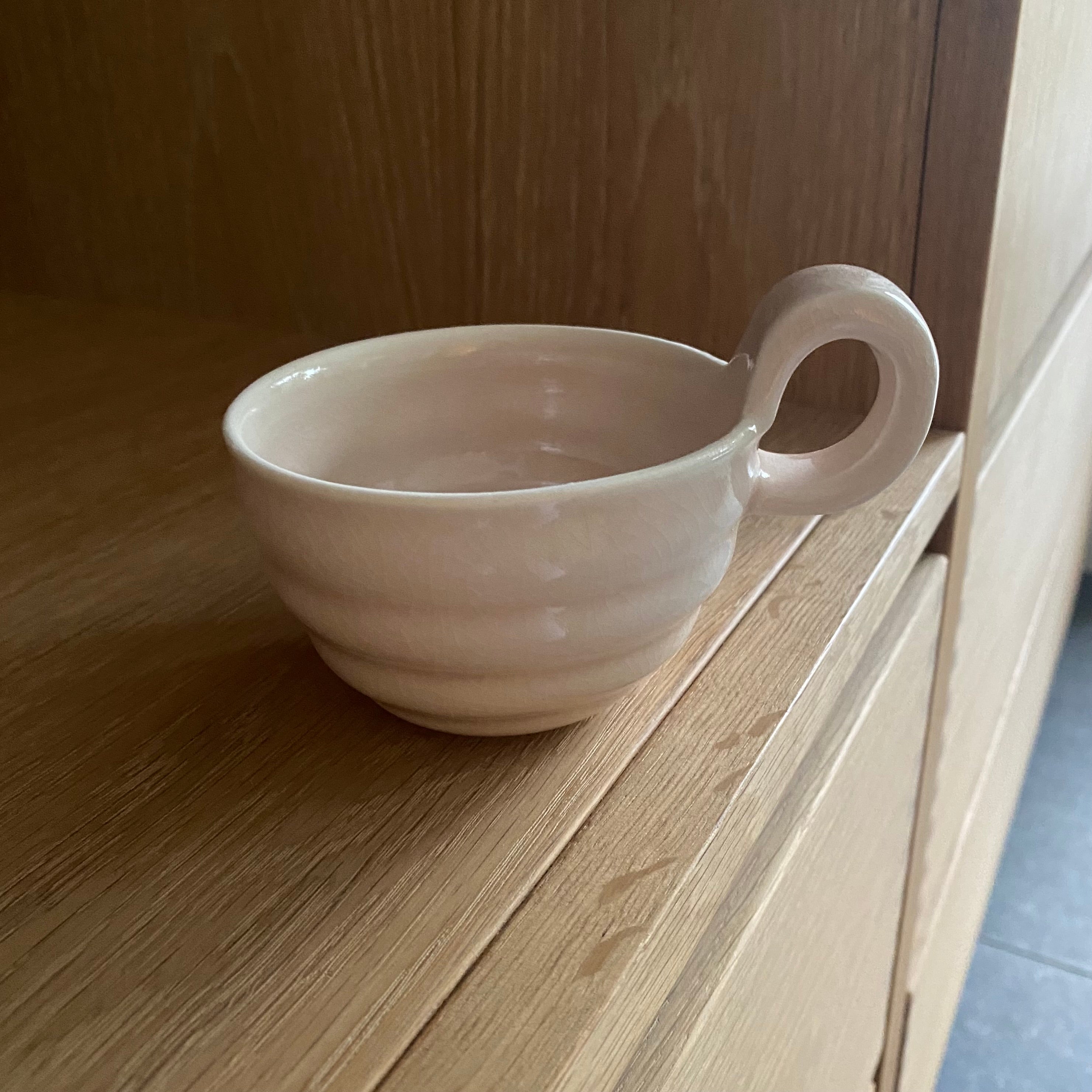 Hanne Bertelsen grooved cup with low handle - light pink