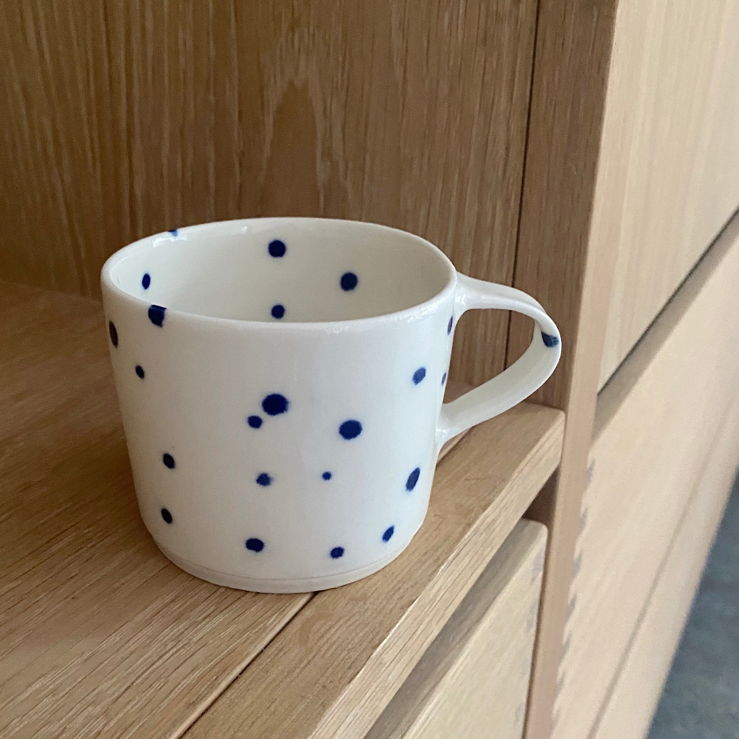 Ann-Louise Roman flat white cup with handle - small blue dots