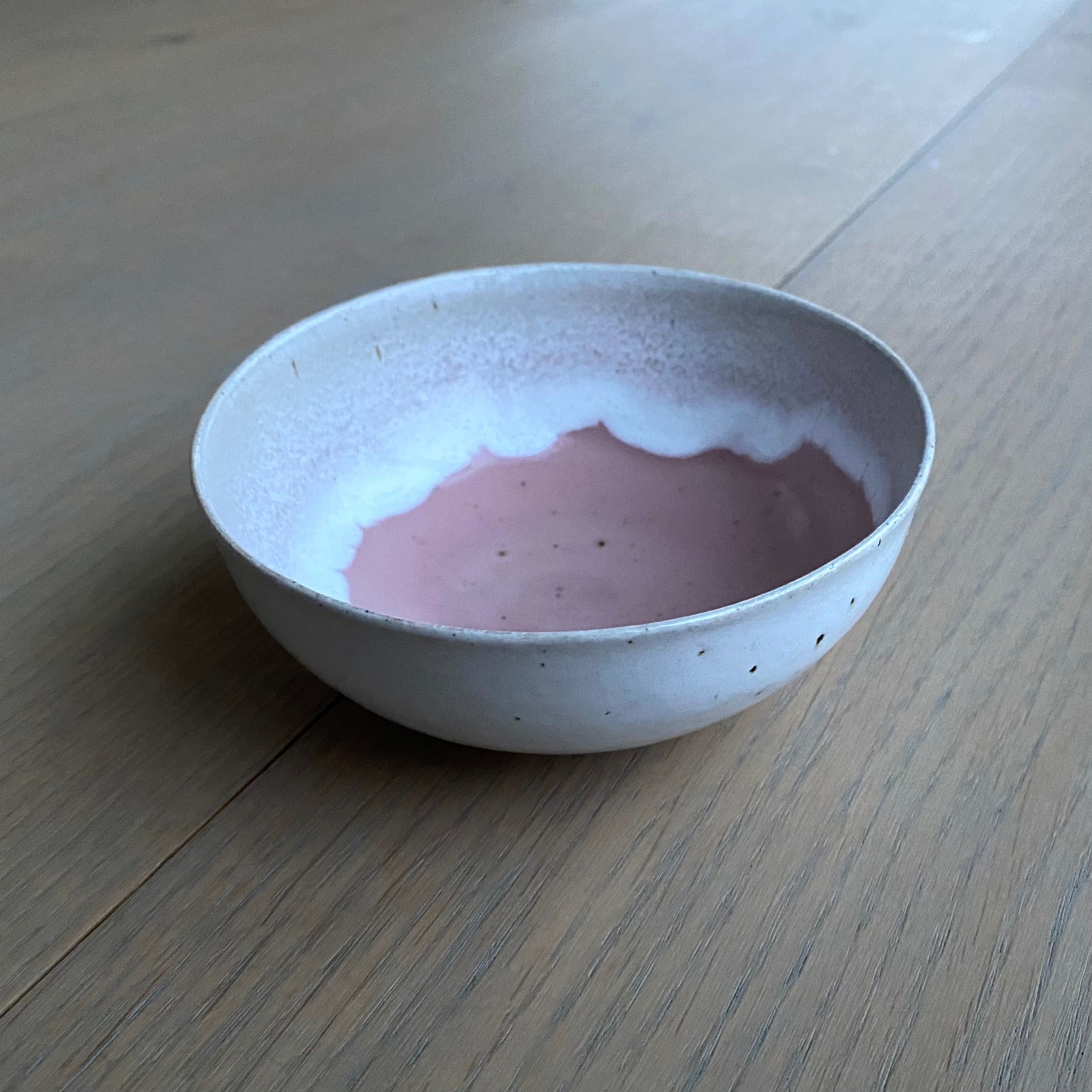 Tasja P small breakfast bowl - off white and pink