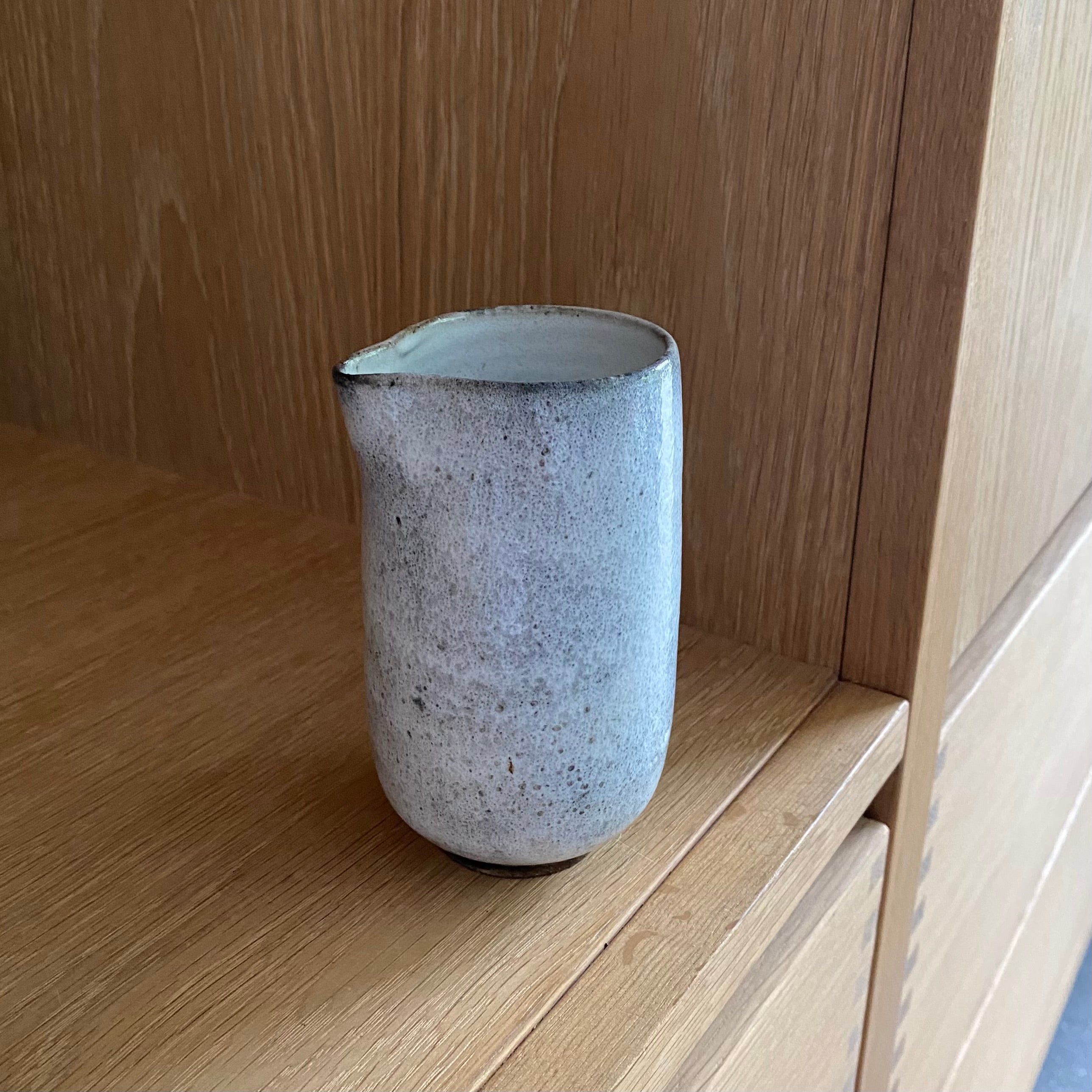 Dansk keramik mælkekande i lyseblå – hånddrejet stentøj fra Tasja P ceramics