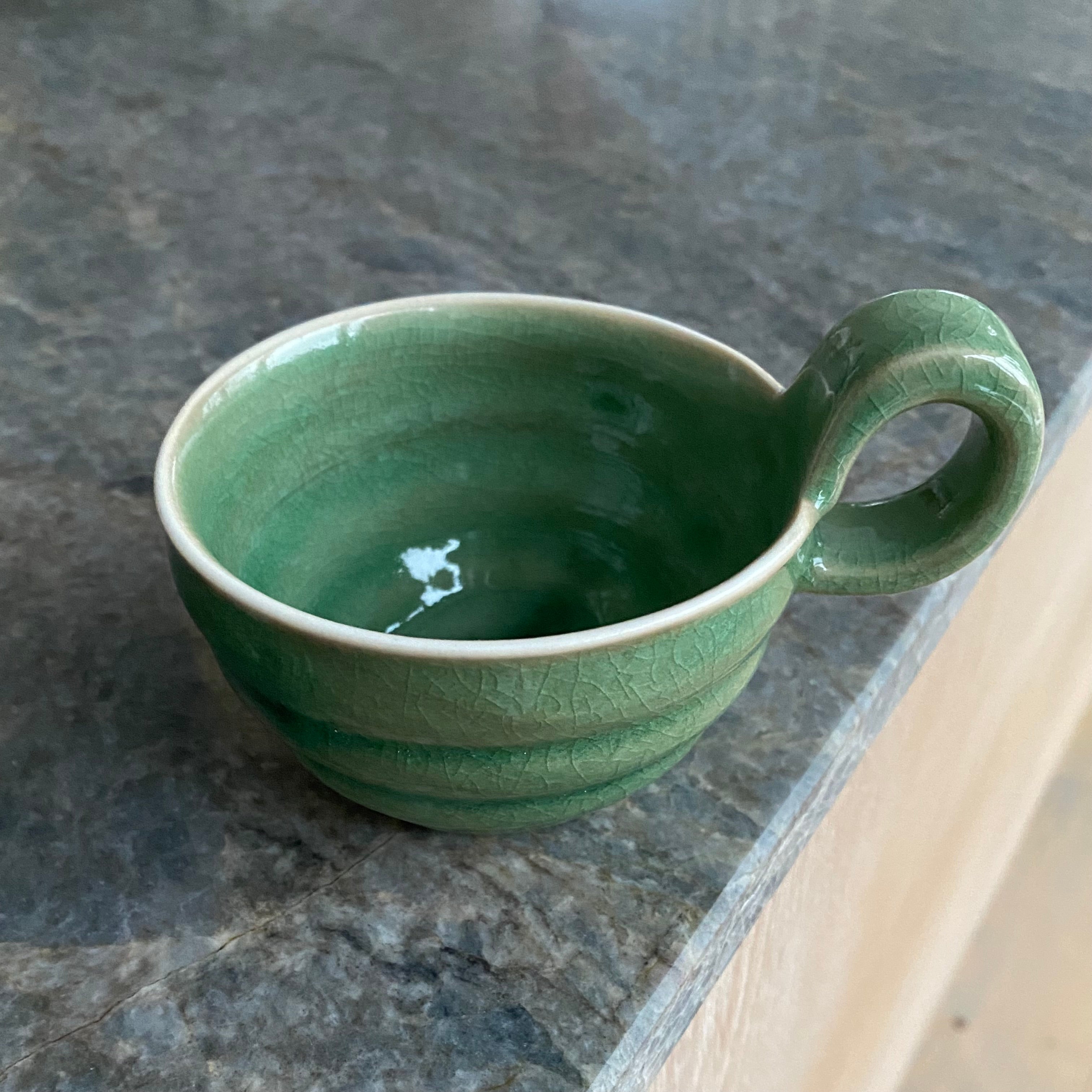 Hanne Bertelsen grooved cup with low handle - dark green