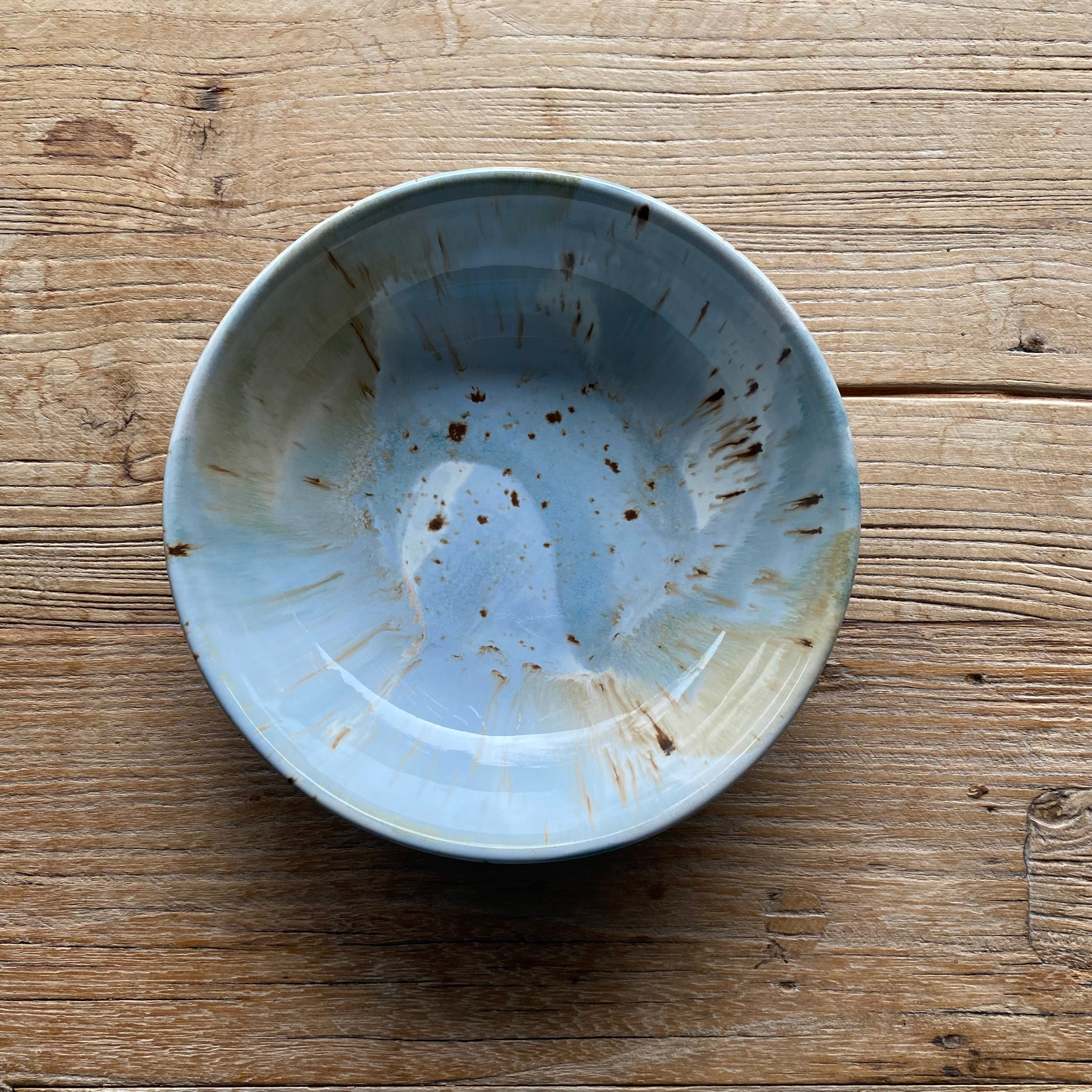 Keramikskål kiri – svag blå, creme, brun – unika glasur