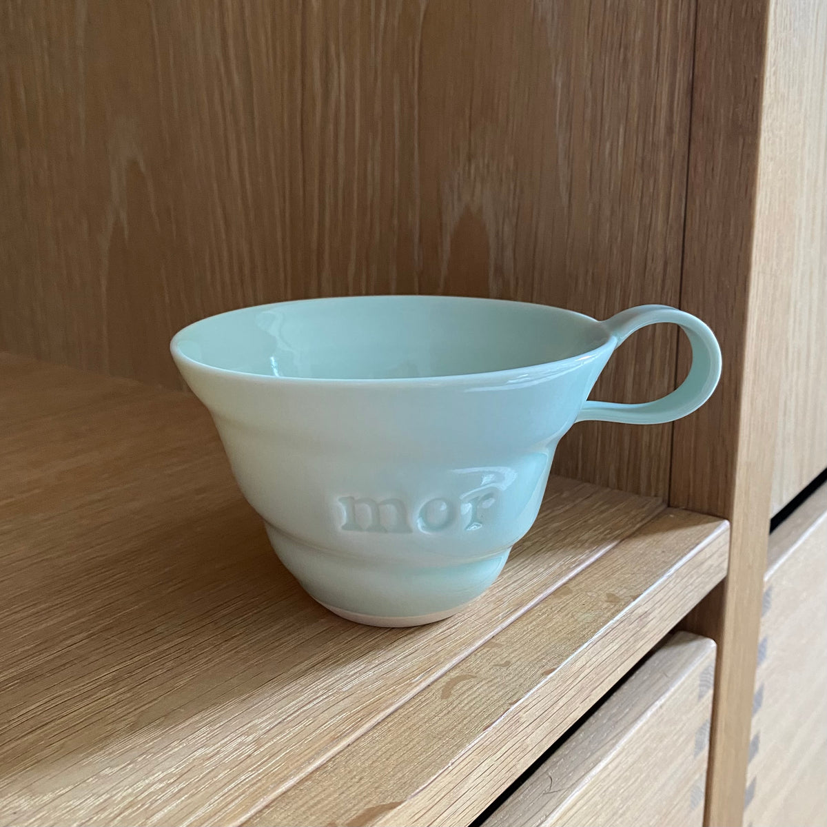 Mor kop i mint – håndlavet spiralkop i porcelæn med Mor stemplet på