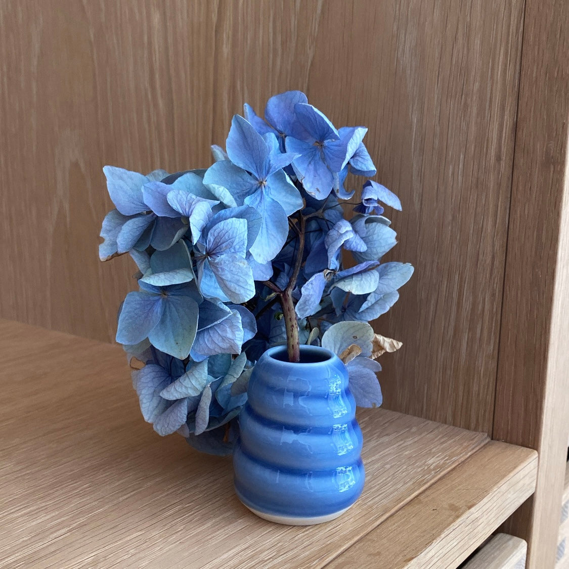 Rikke Mangelsen Keramik spiralvase mini - himmelblå