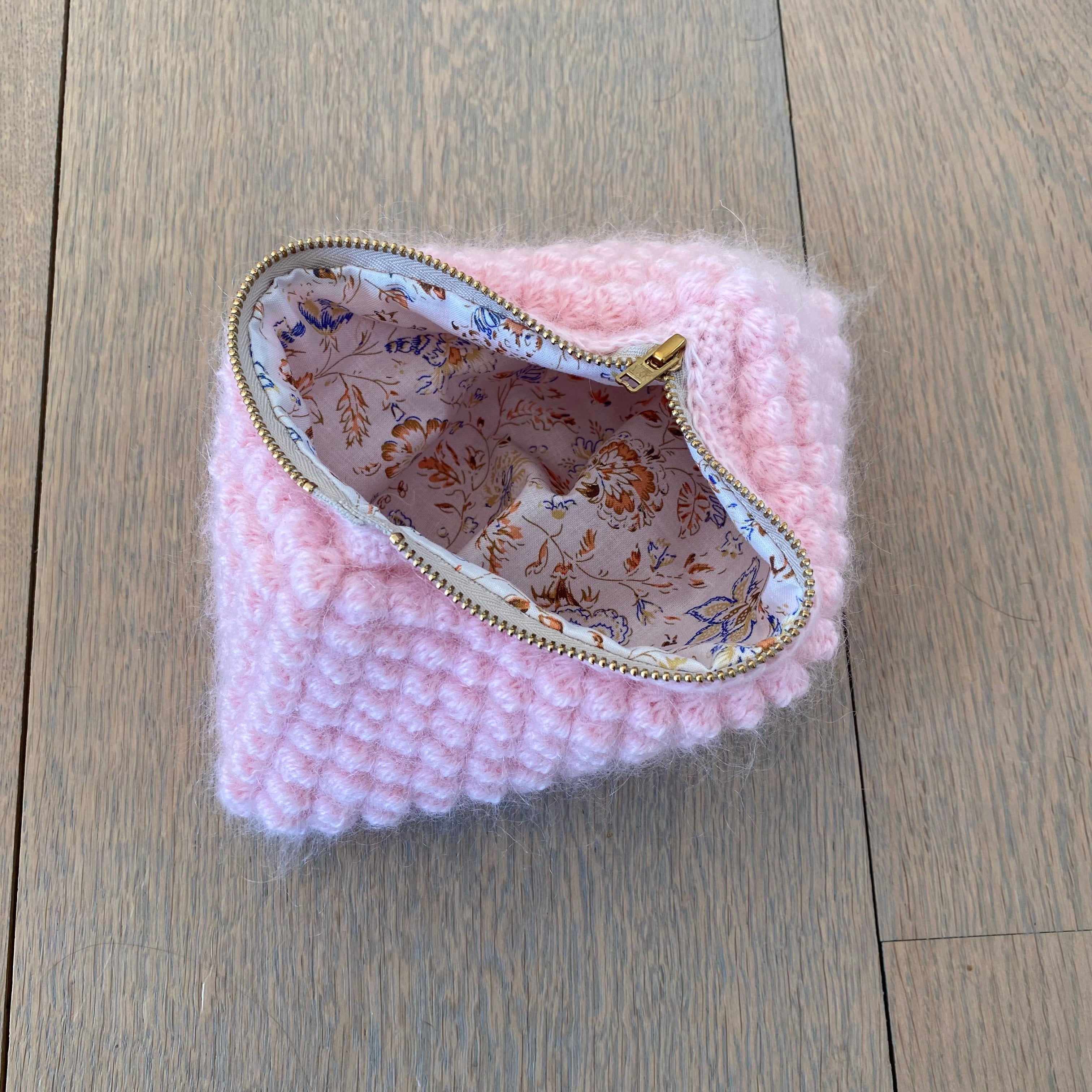 Marie boble clutch M lyserød – større hæklet clutch i mohair
