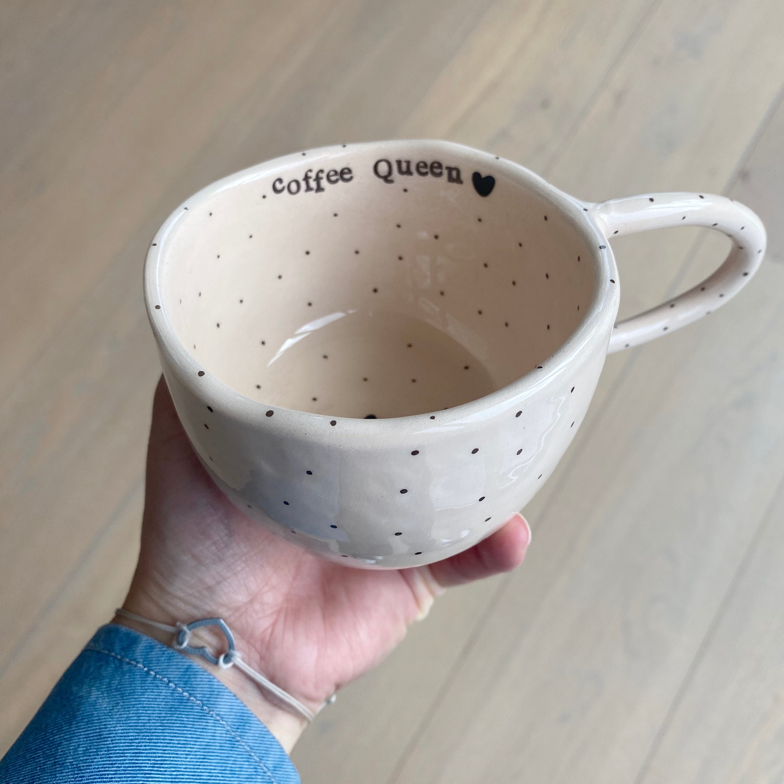 Terra Ceramica pinch kop med tekst, coffee Queen - creme