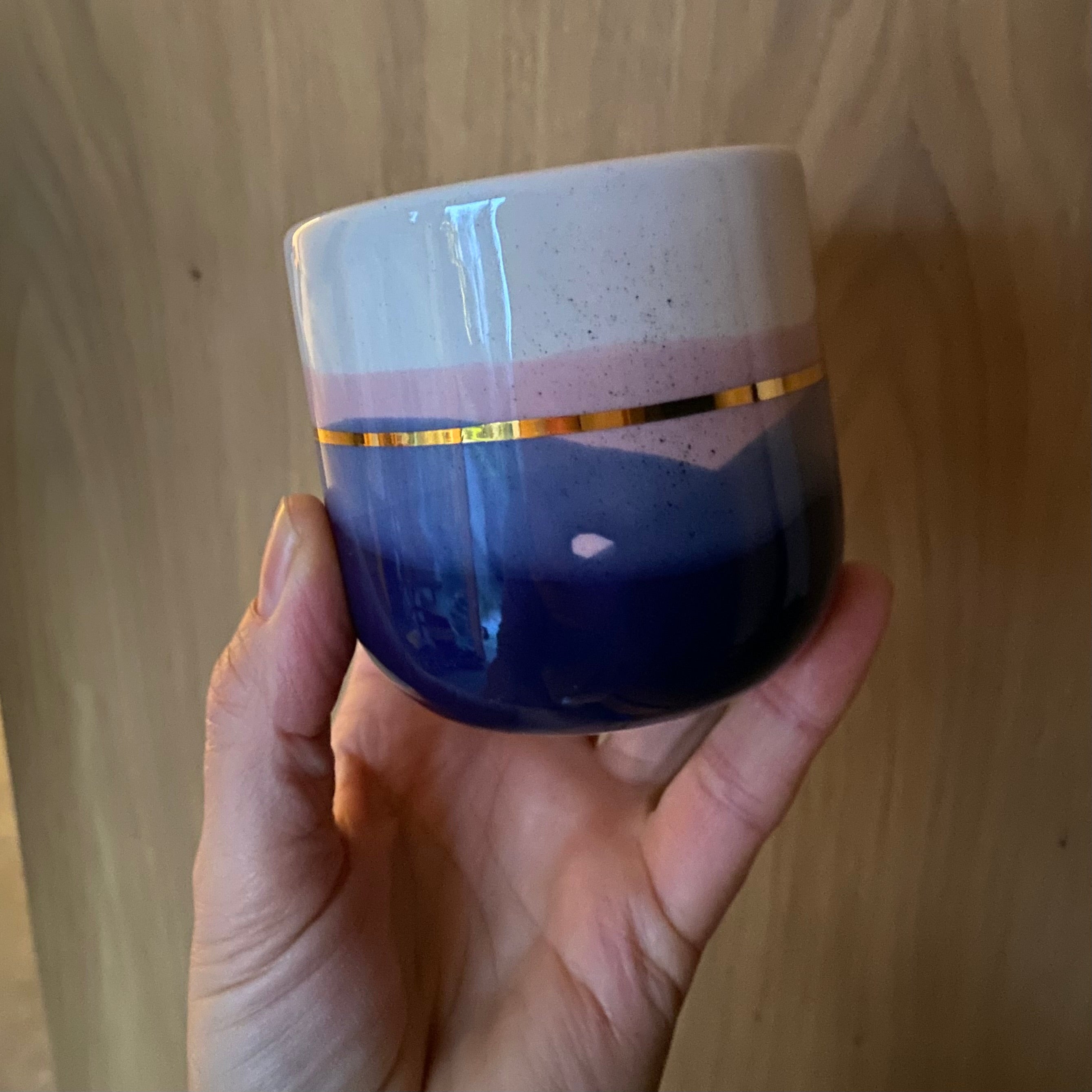 Keramikkop cappuccino - kongeblå, lyserød - håndlavet