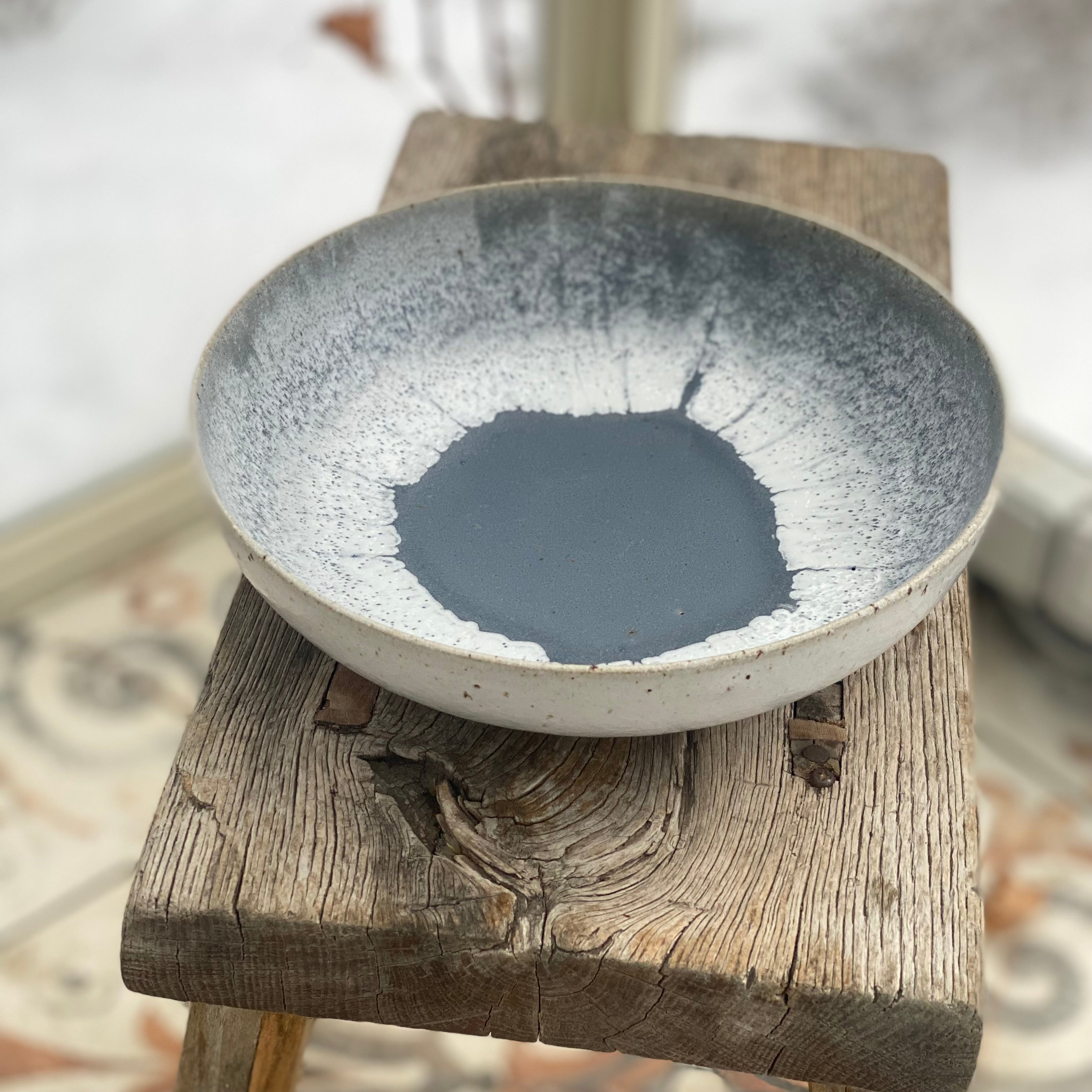 Keramikskål og keramikfad 'poke' – grå – håndlavet