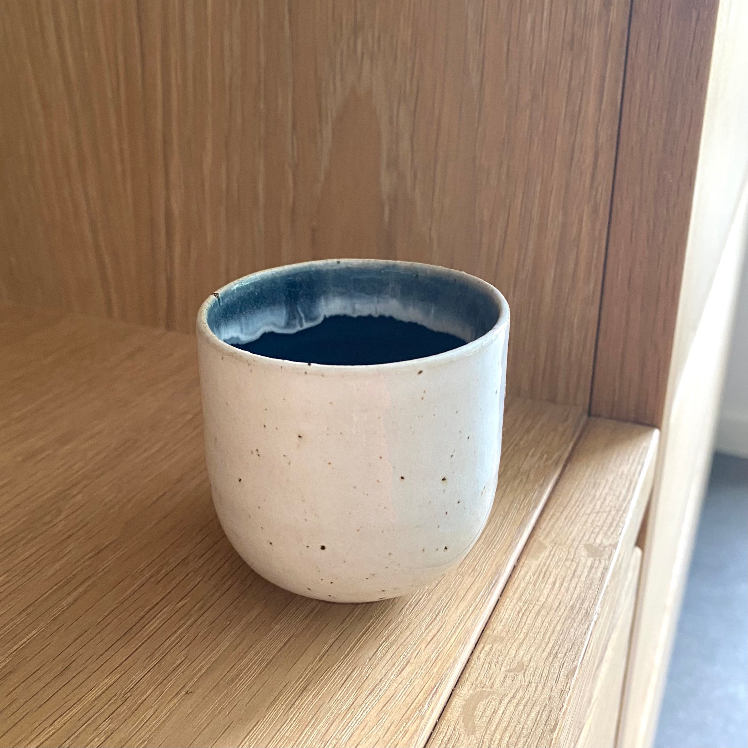 Tasja P espressokop - off white og mørkeblå