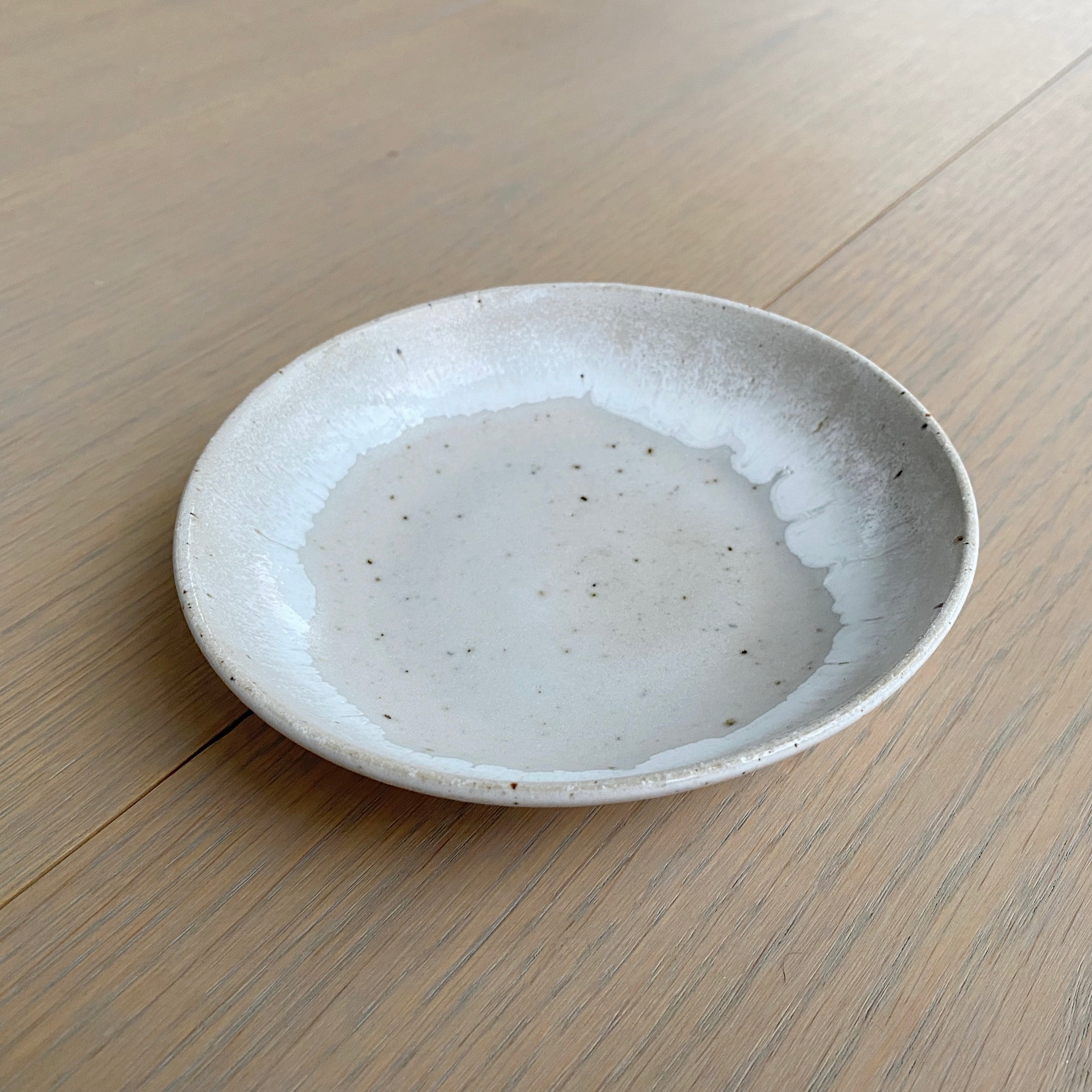 Tasja P small (low) breakfast bowl - off white and white