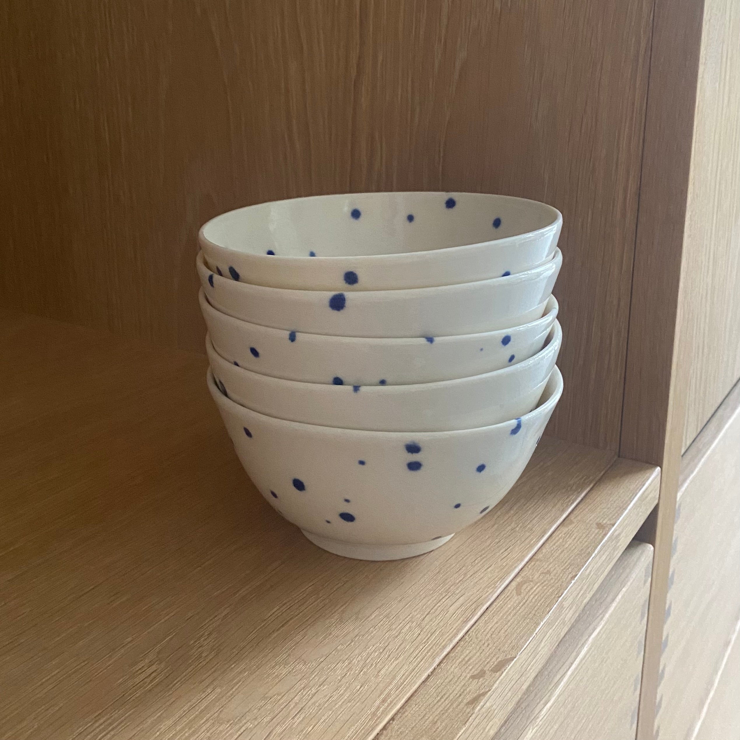 Ann-Louise Roman small breakfast bowl - white and blue small dots